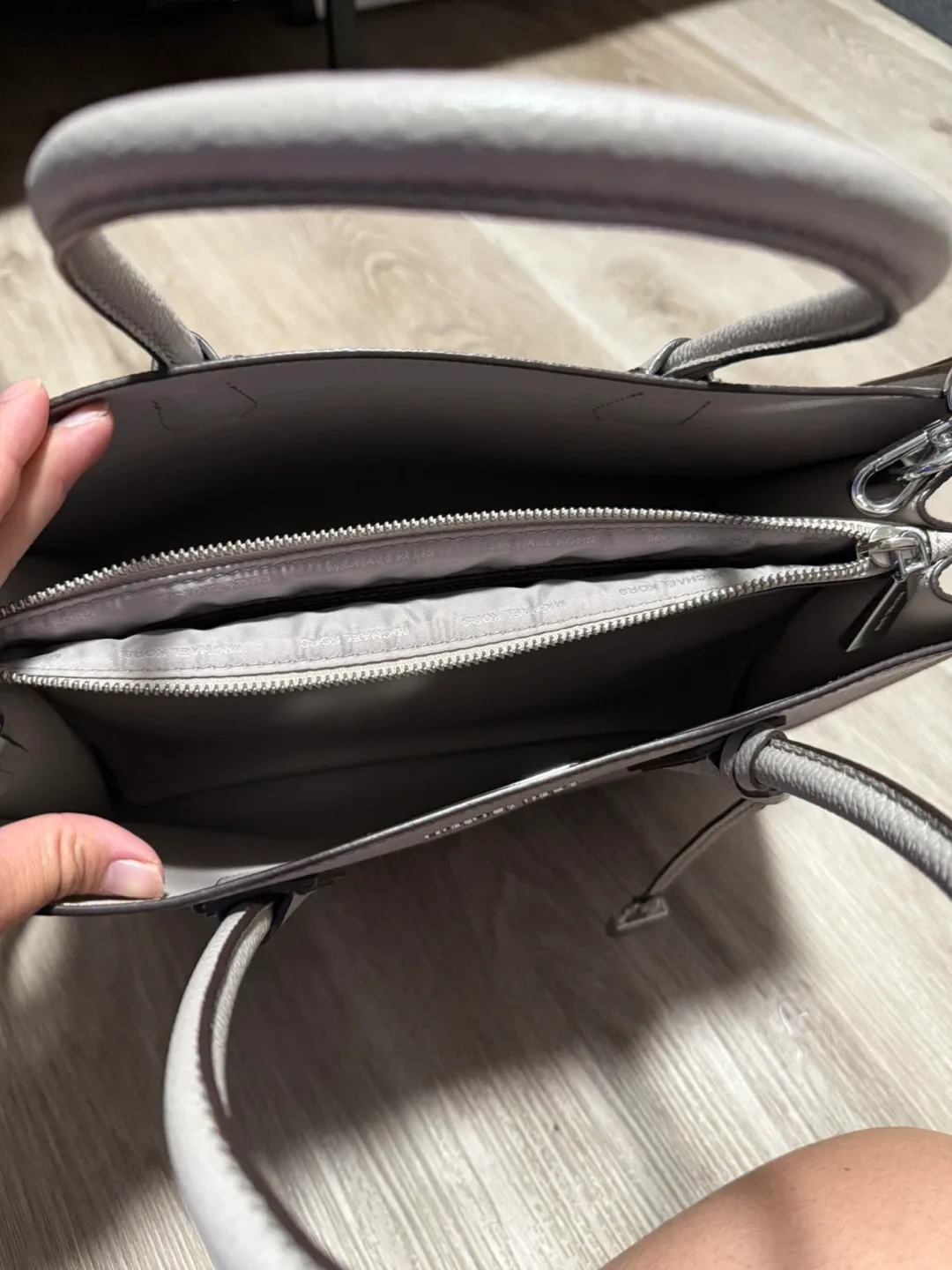 Michael Kors Tote Bag & Wallet Set - Grey image indicator(2)