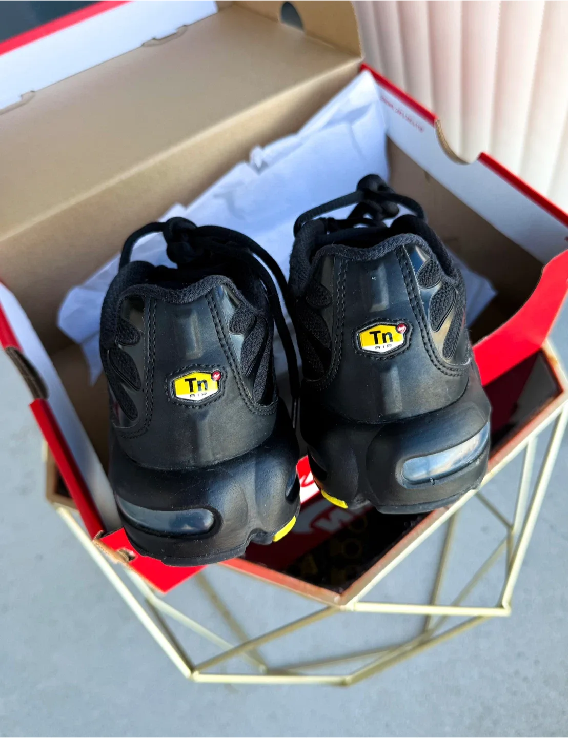 Nike Air Max Plus Black image indicator(2)