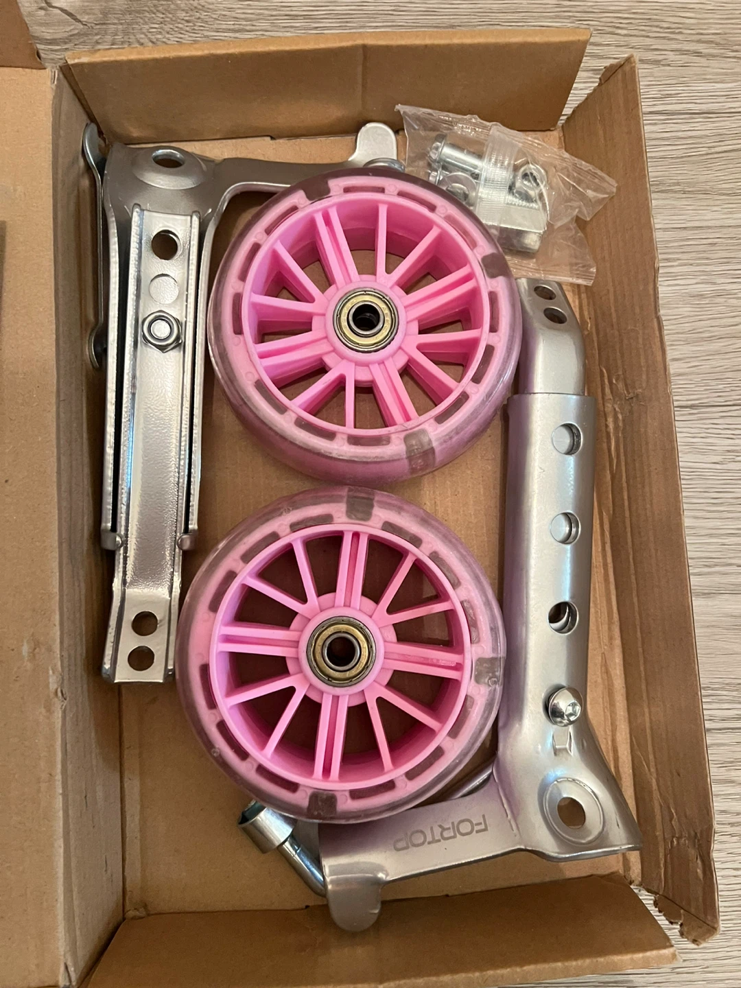 Free training wheels and helmet - photo 2