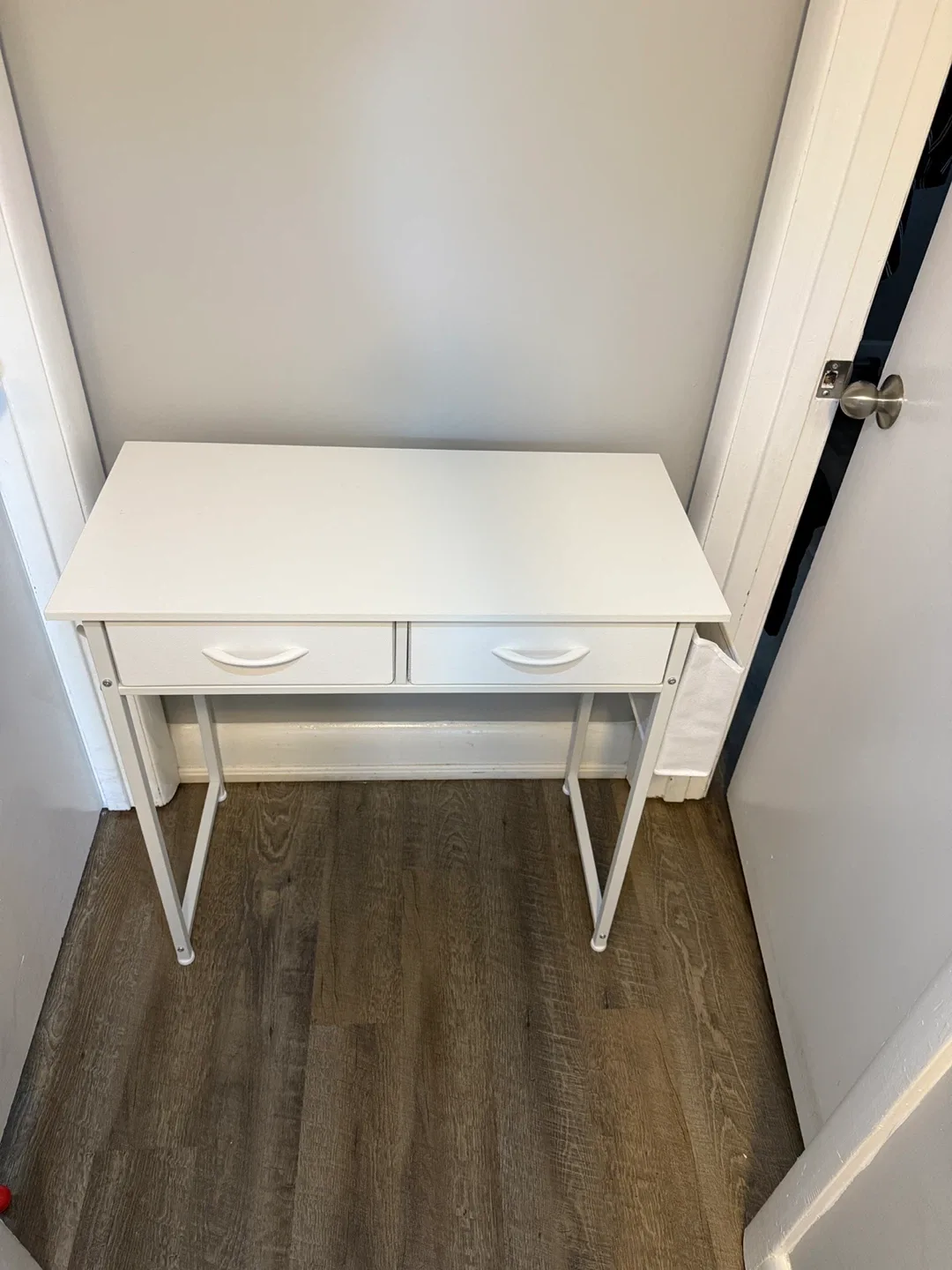 White Desk with Drawers image indicator(2)