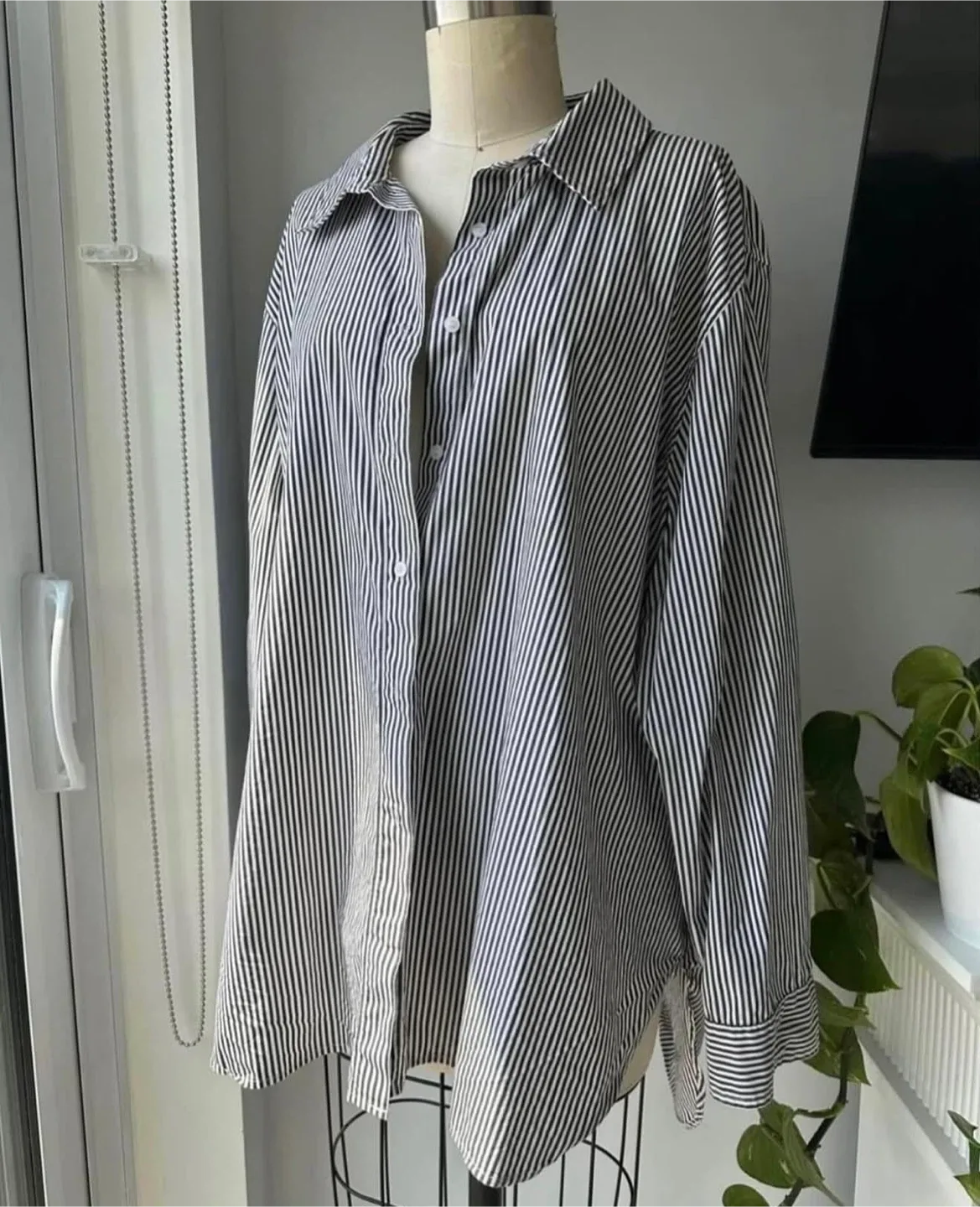 Calvin Klein button up dress shirt size medium thumbnail