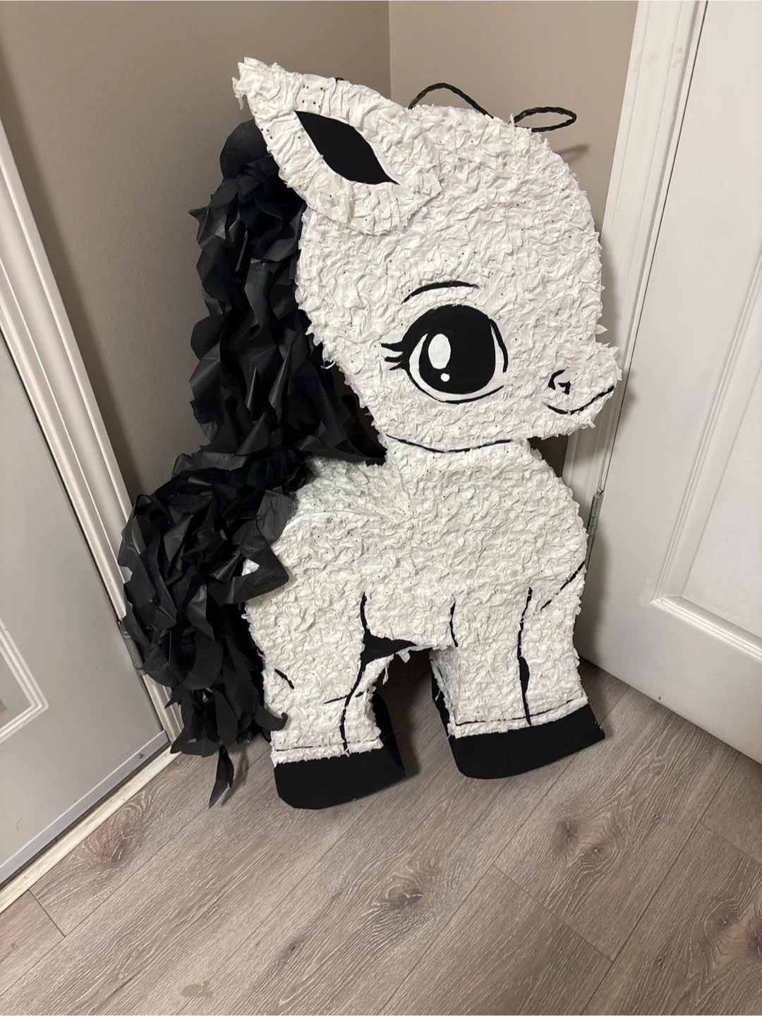 White & Black Pony Piñata - photo 2