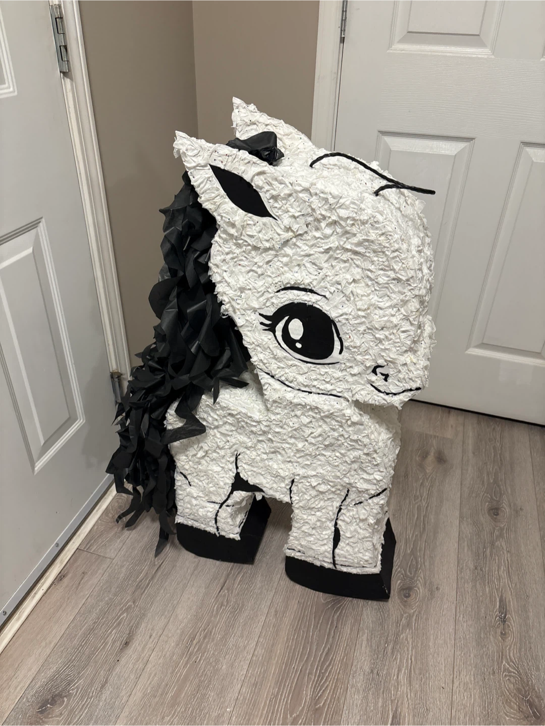 White & Black Pony Piñata - photo 4