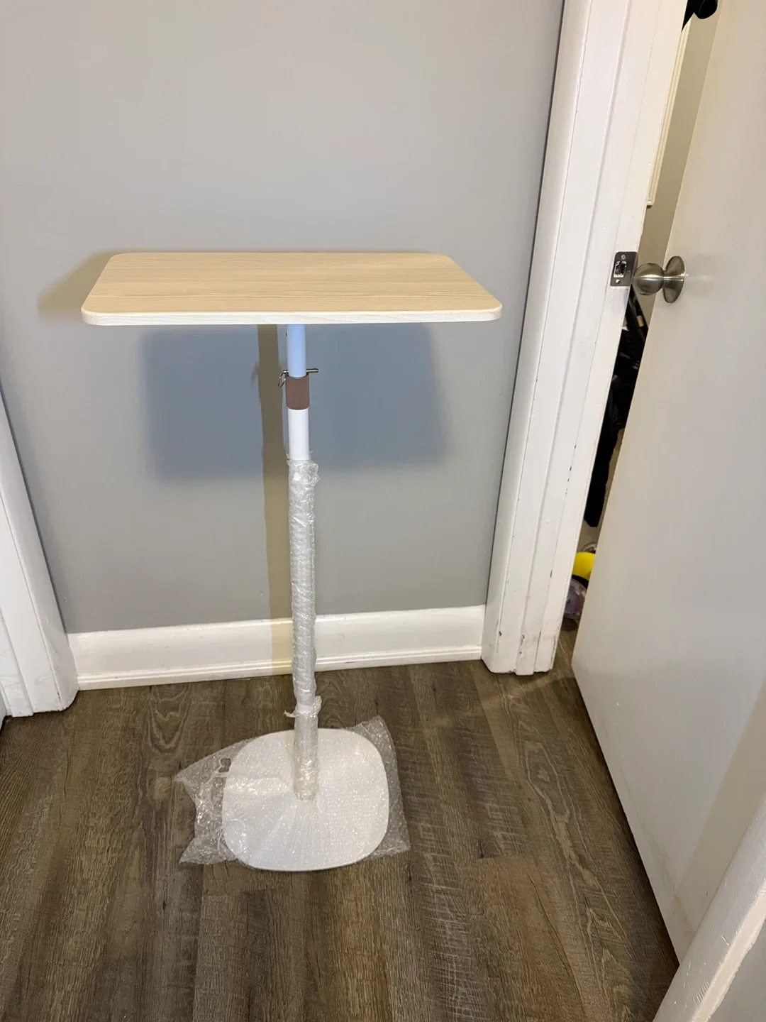 Adjustable Height Standing Desk image indicator(9)