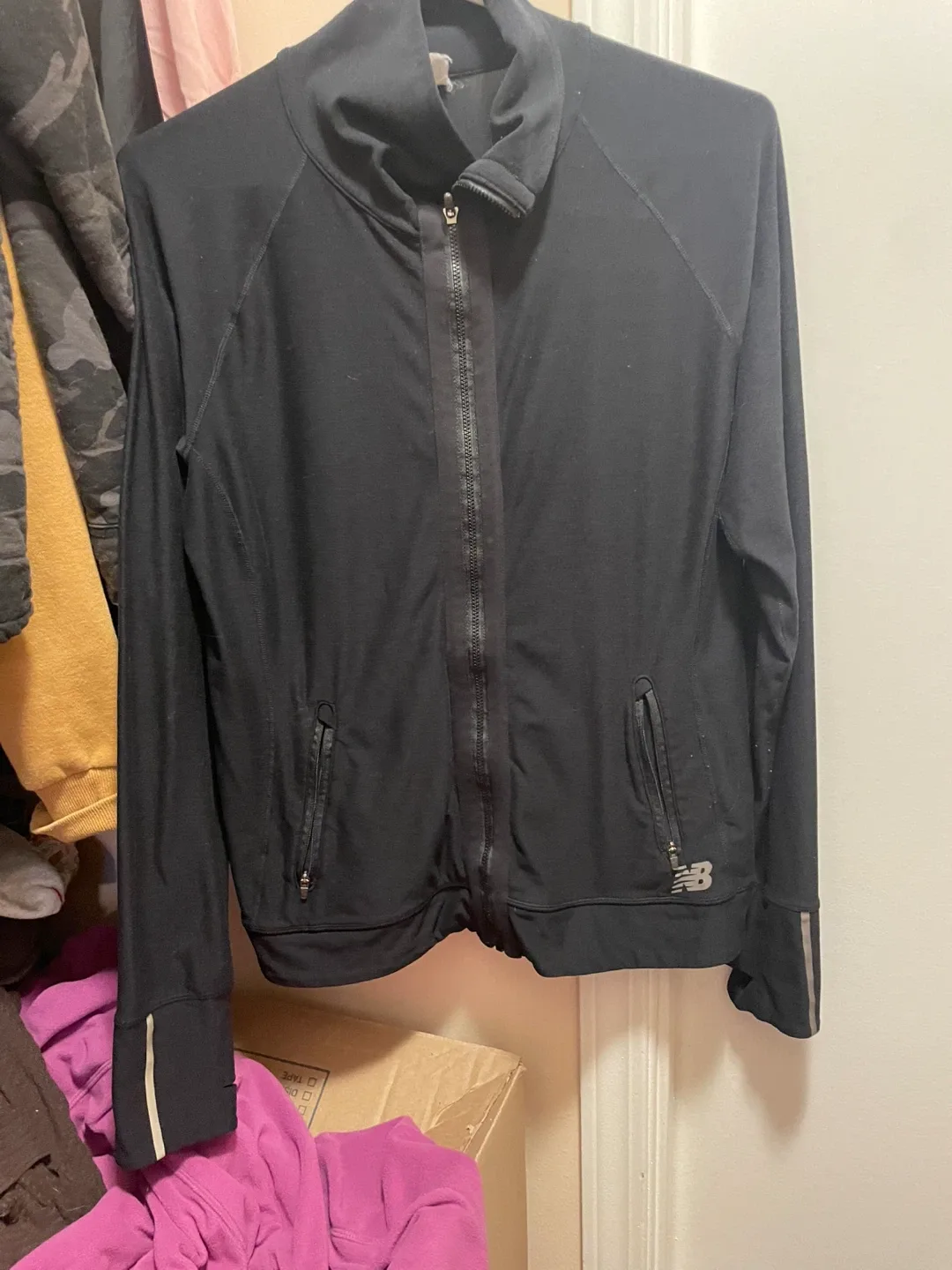 New Balance sweater size large image indicator(5)