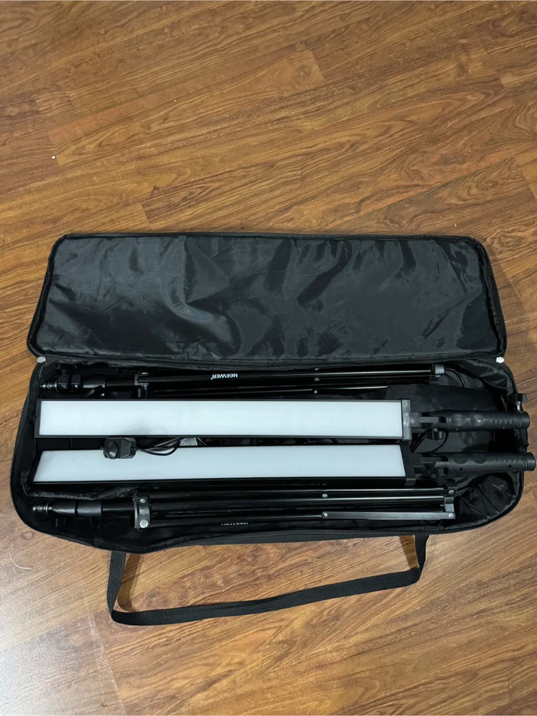 Neewer led lights bars image indicator(2)