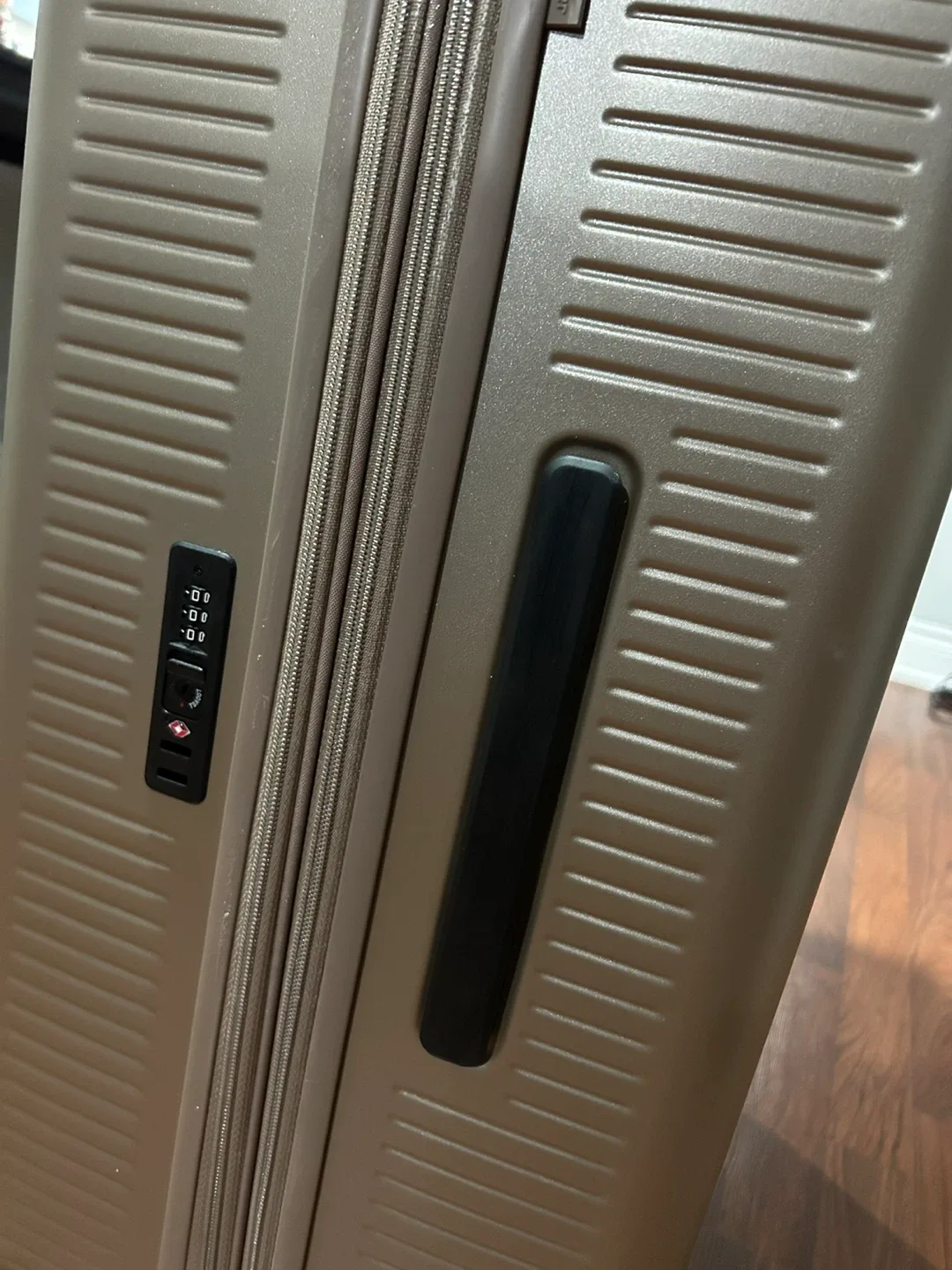 Tracker Luggage - Beige image indicator(3)