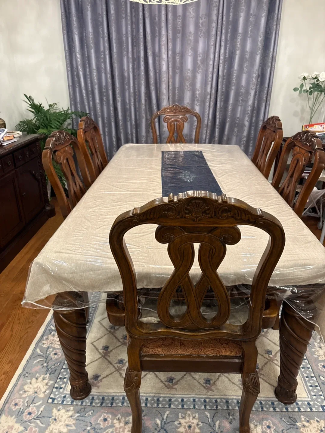 Dining Room table and six Chairs image indicator(3)