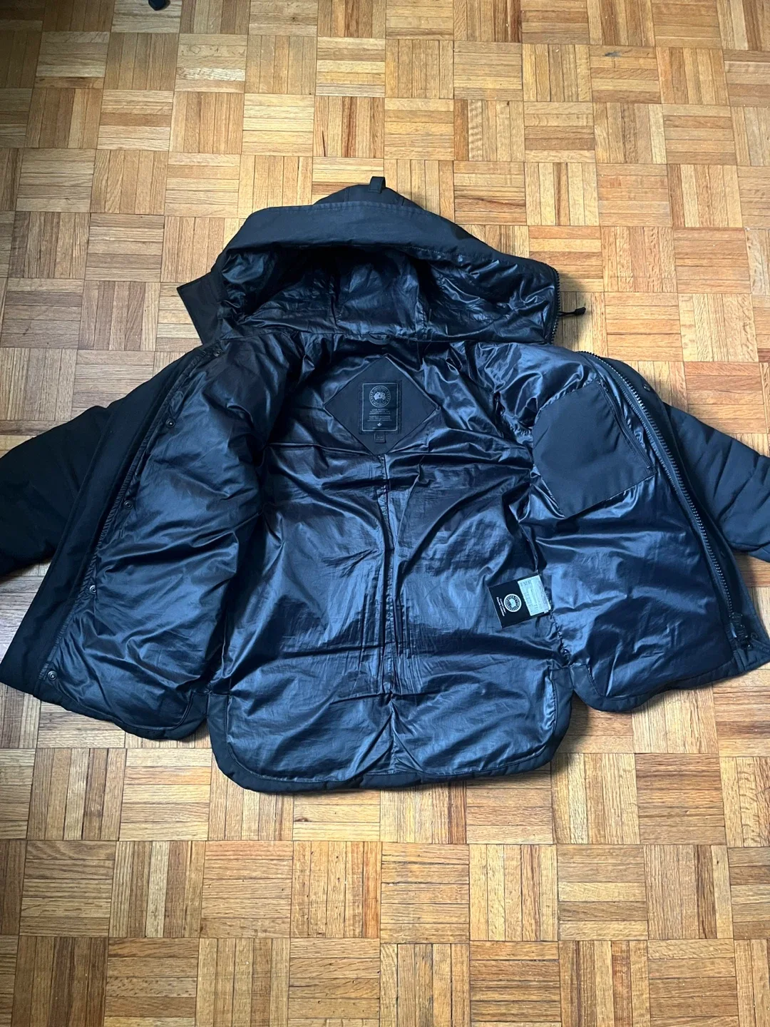 Canada goose Macmillan black badge image indicator(2)