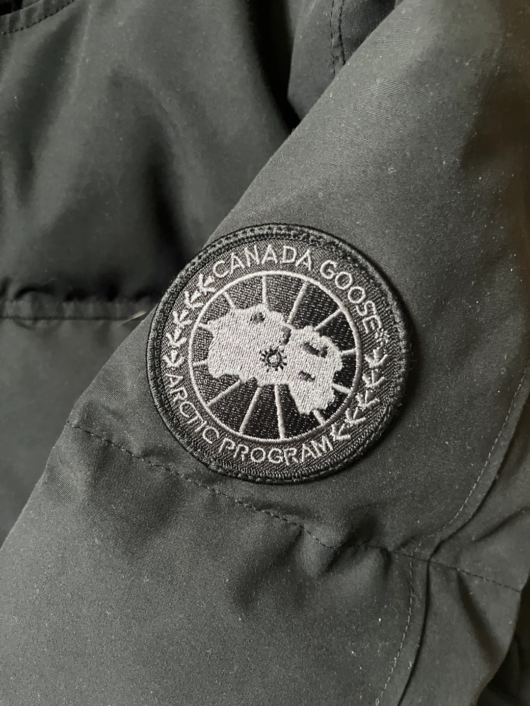 Canada goose Macmillan black badge - photo 3