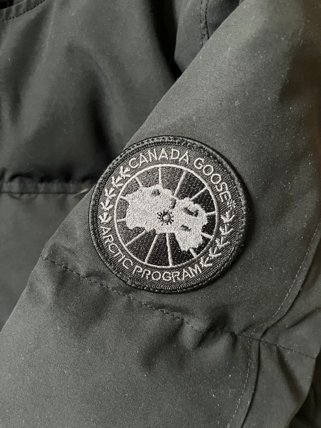 Canada goose Macmillan black badge image indicator(3)