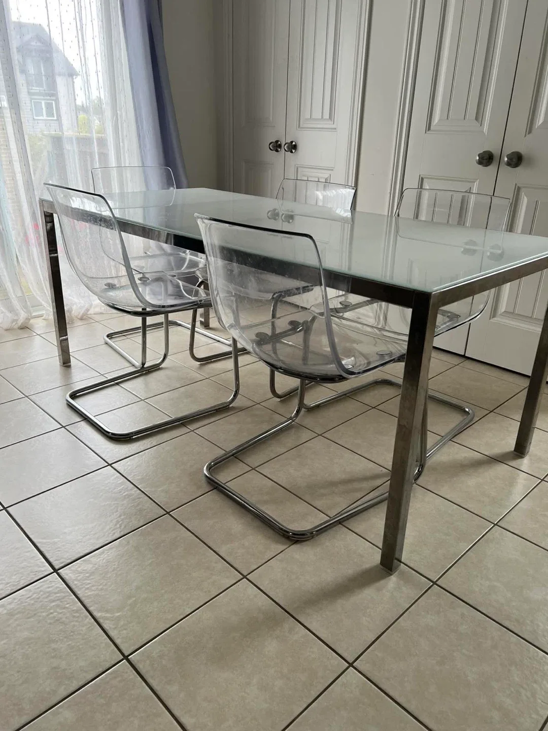 Modern Kitchen Table with 6 Clear Chairs – Glass & Chrome Set ✨ image indicator(2)