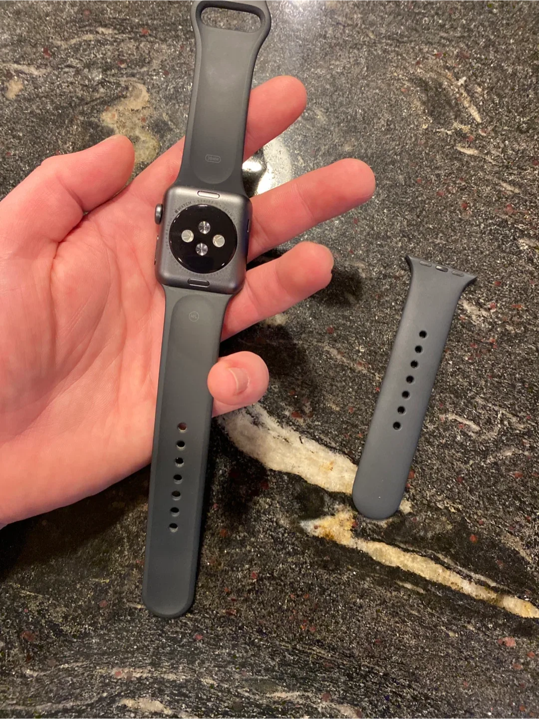 Apple Watch Series 3 38mm - Grey image indicator(2)