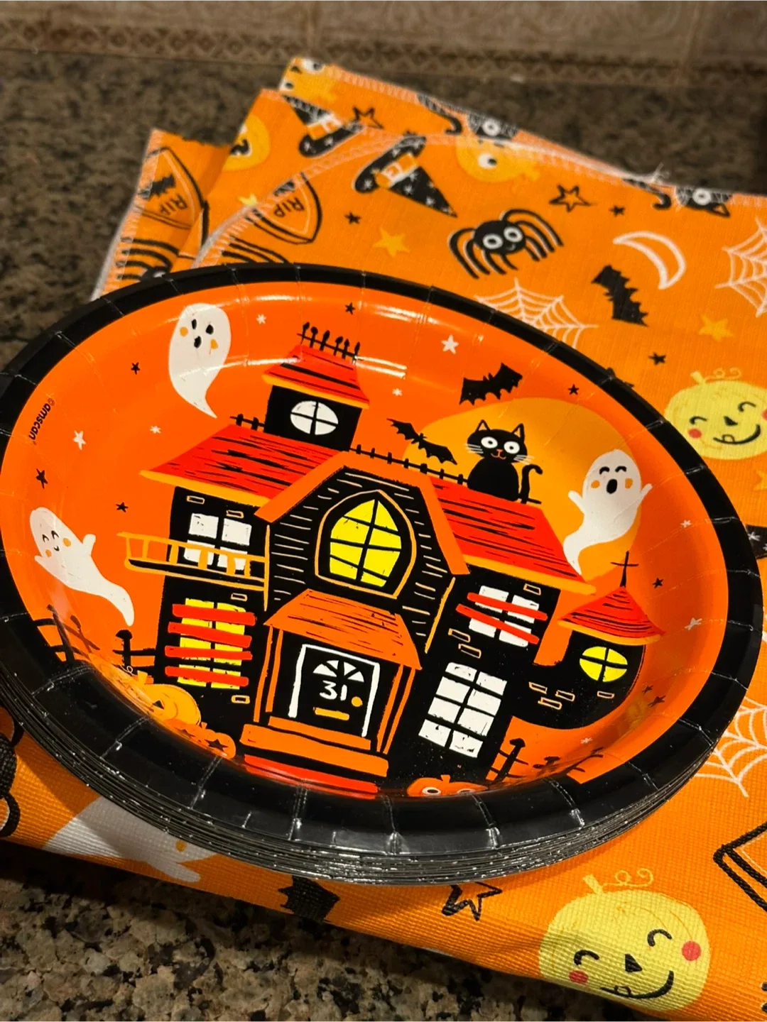 Halloween Paper Plates & Tablecloth 🥕 thumbnail