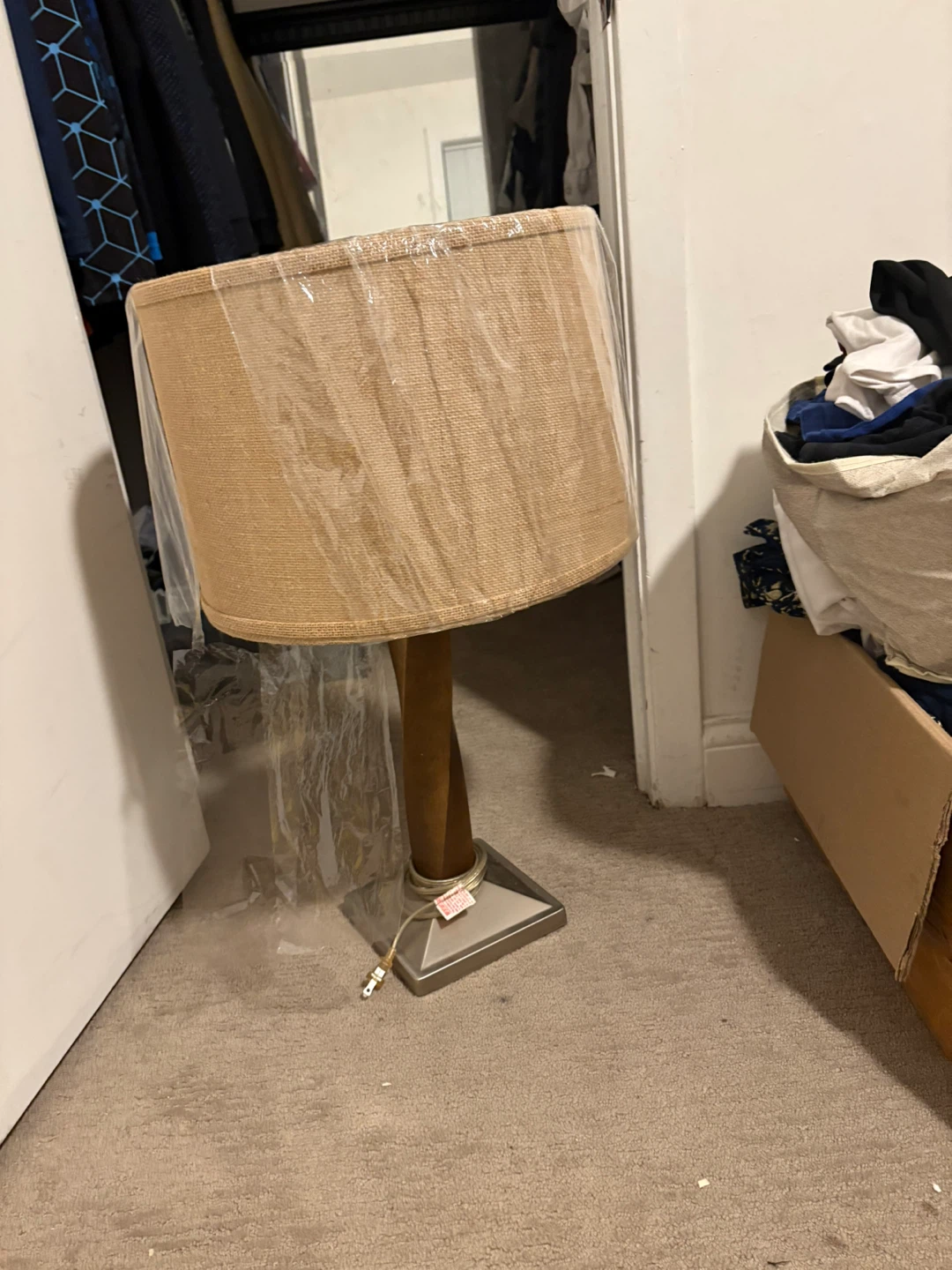Tan Table Lamp with Burlap Shade 🥕 - photo 2