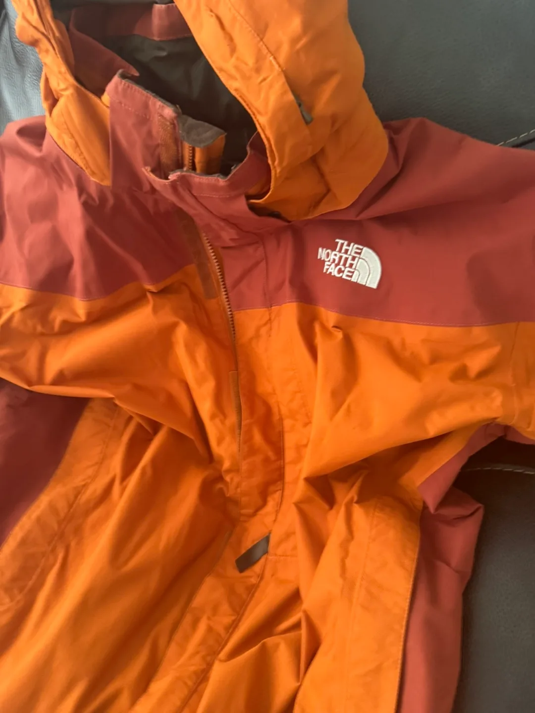 The North Face HyVent Orange/Red XXL Jacket image indicator(3)