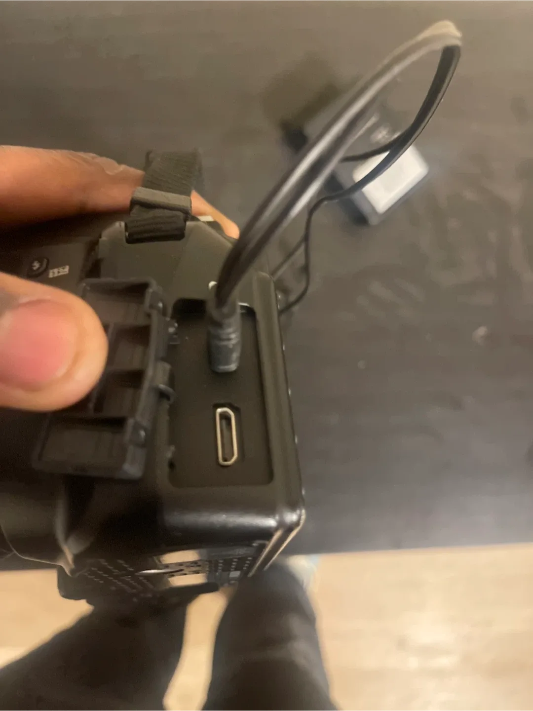 Nikon D3400 DSLR Camera with 18-55mm Lens + Lexar 32GB SD Card image indicator(9)