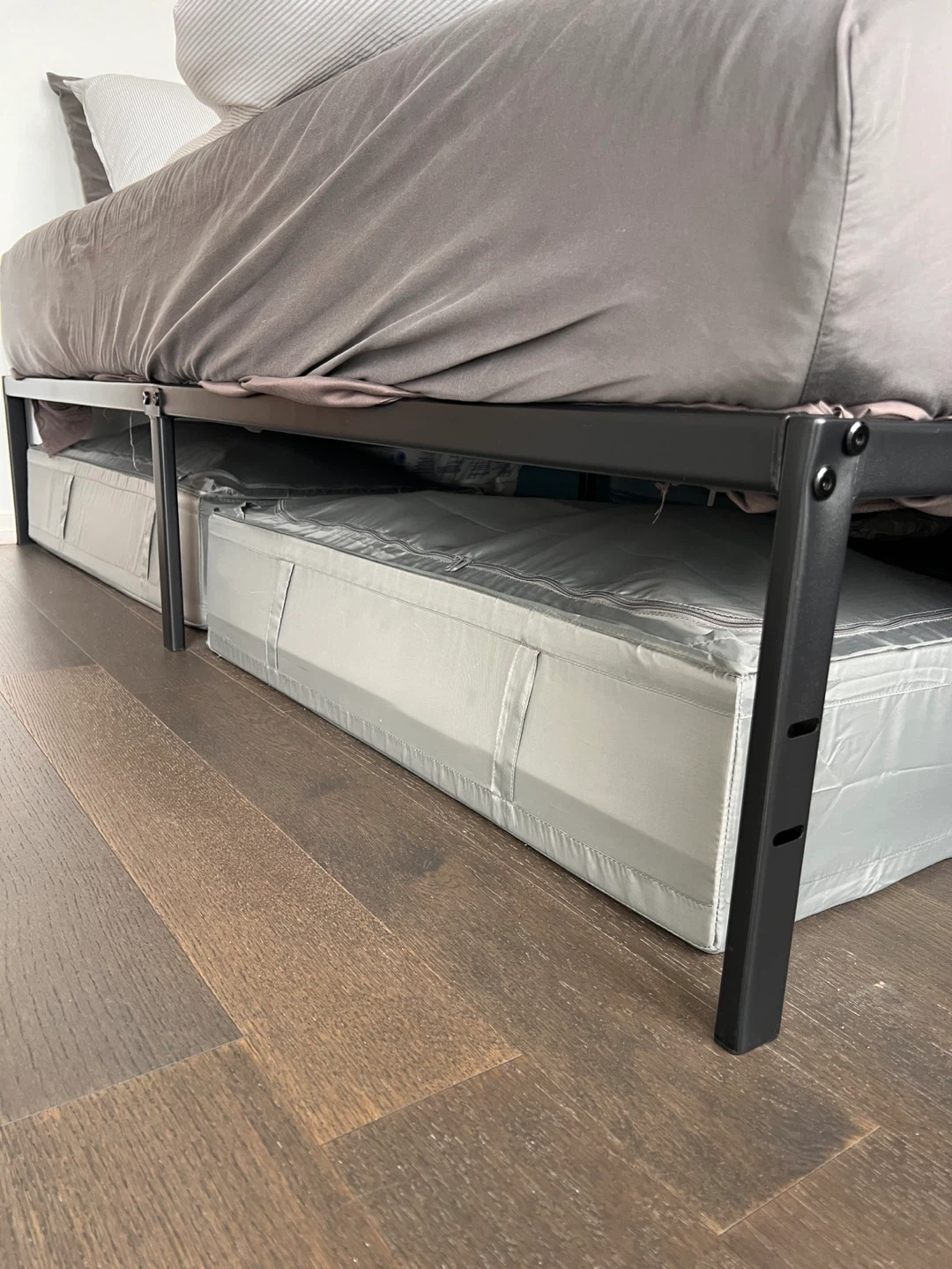Zinus Queen Bed Frame & Mattress - photo 2