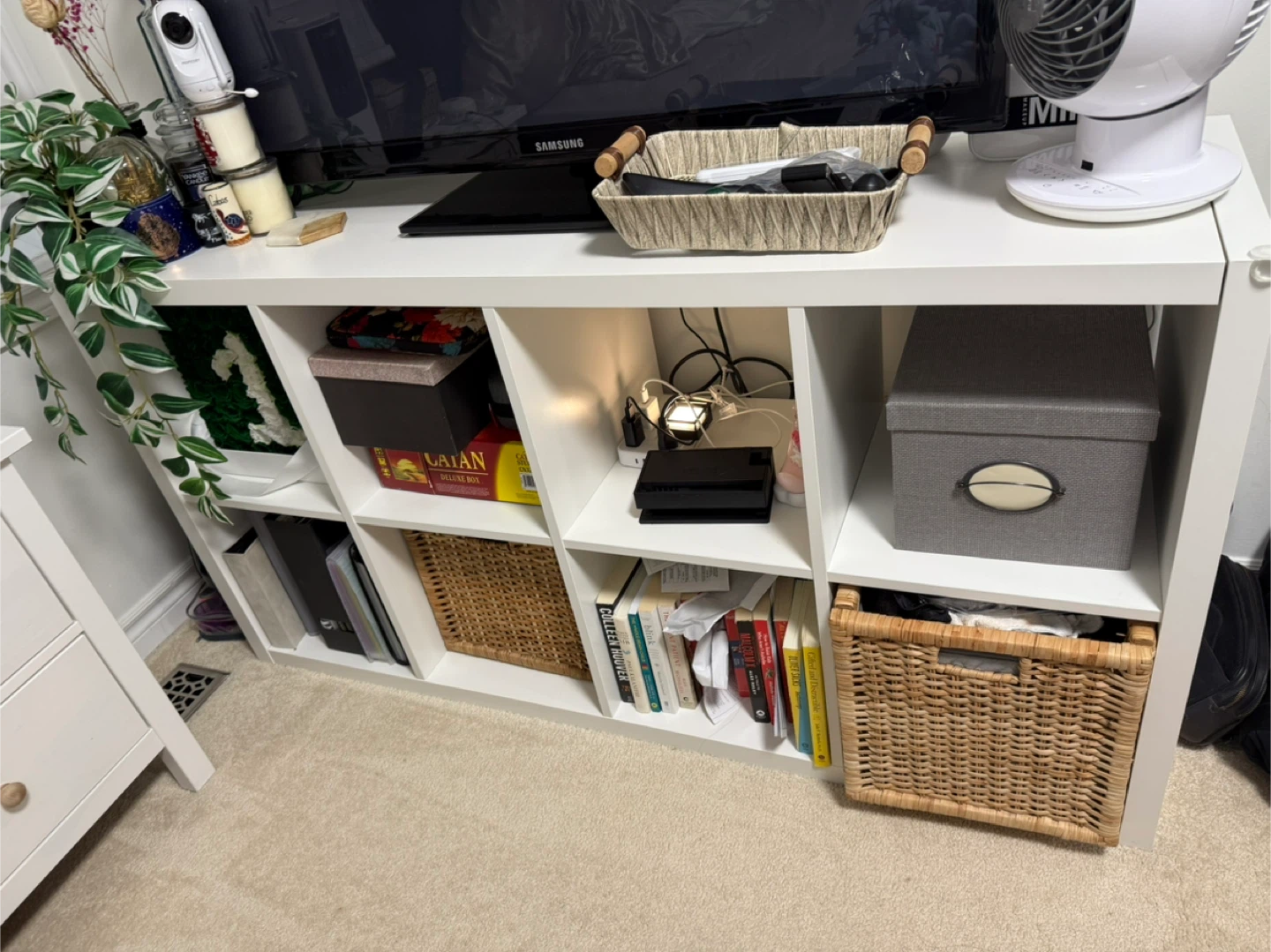 White 8-Shelf IKEA KALLAX – Excellent Condition - photo 3