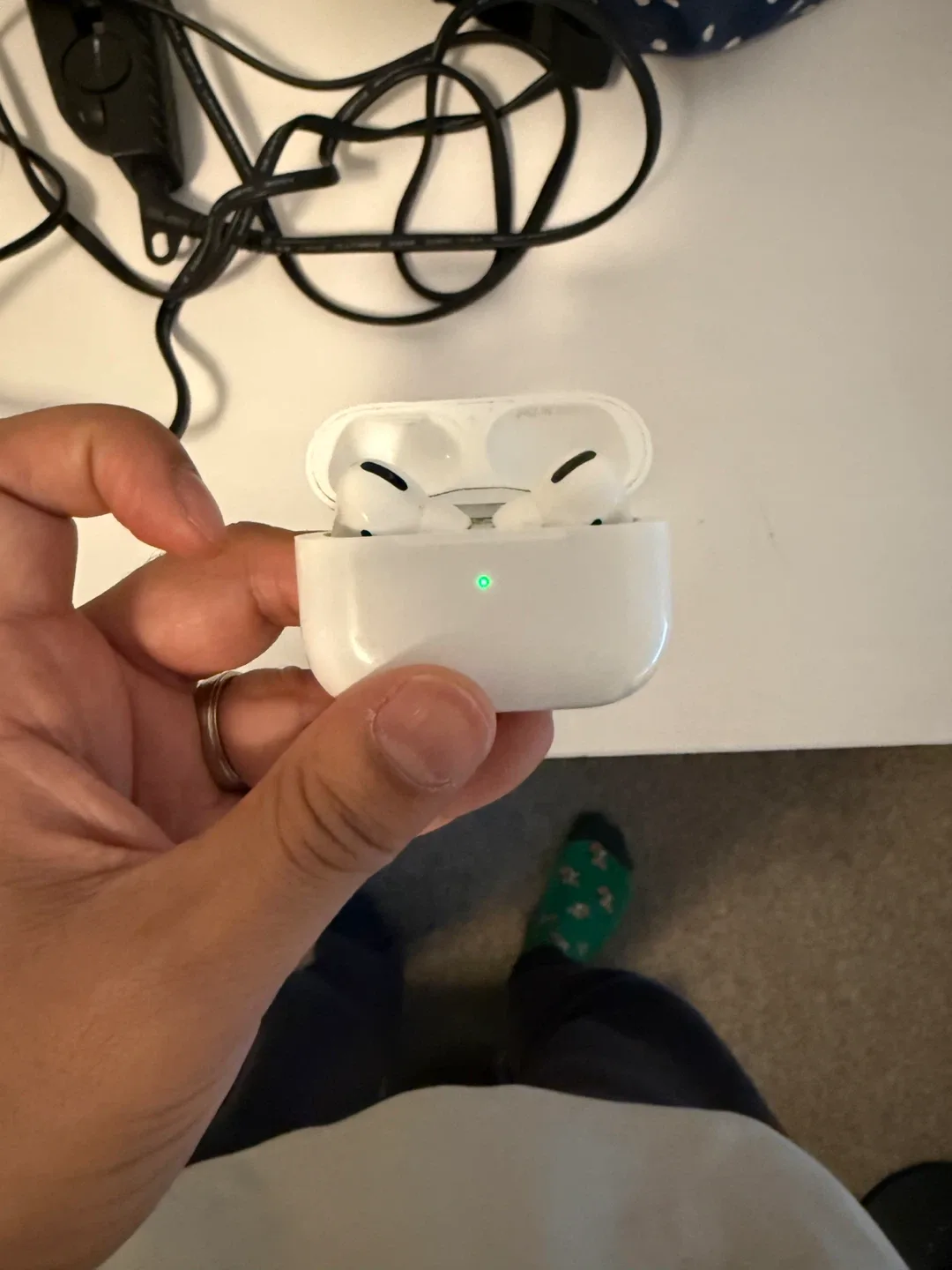 Apple AirPods Pro gen 1 image indicator(2)
