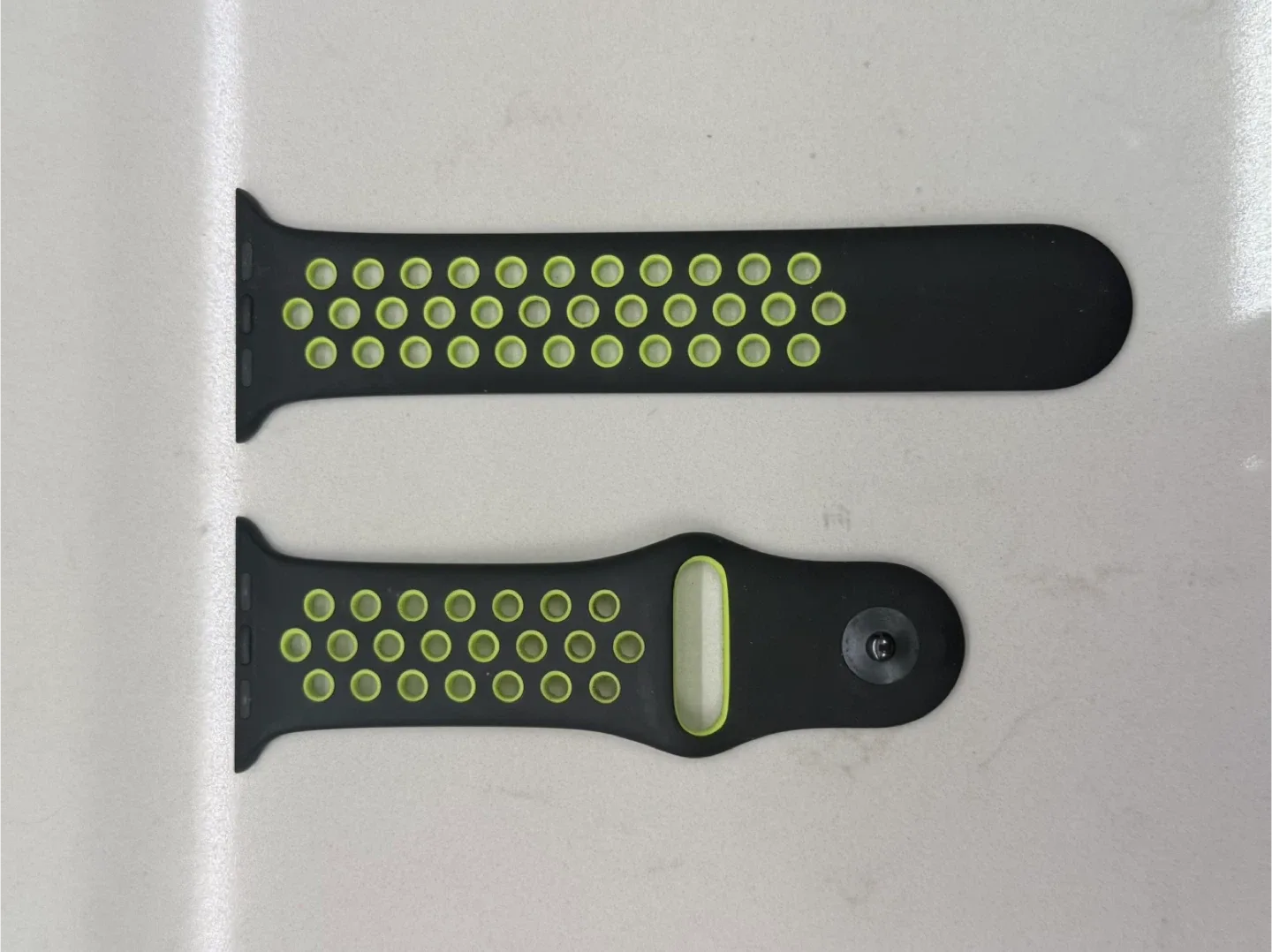 Apple Watch Band - Black/Volt Nike Sport Band image indicator(2)