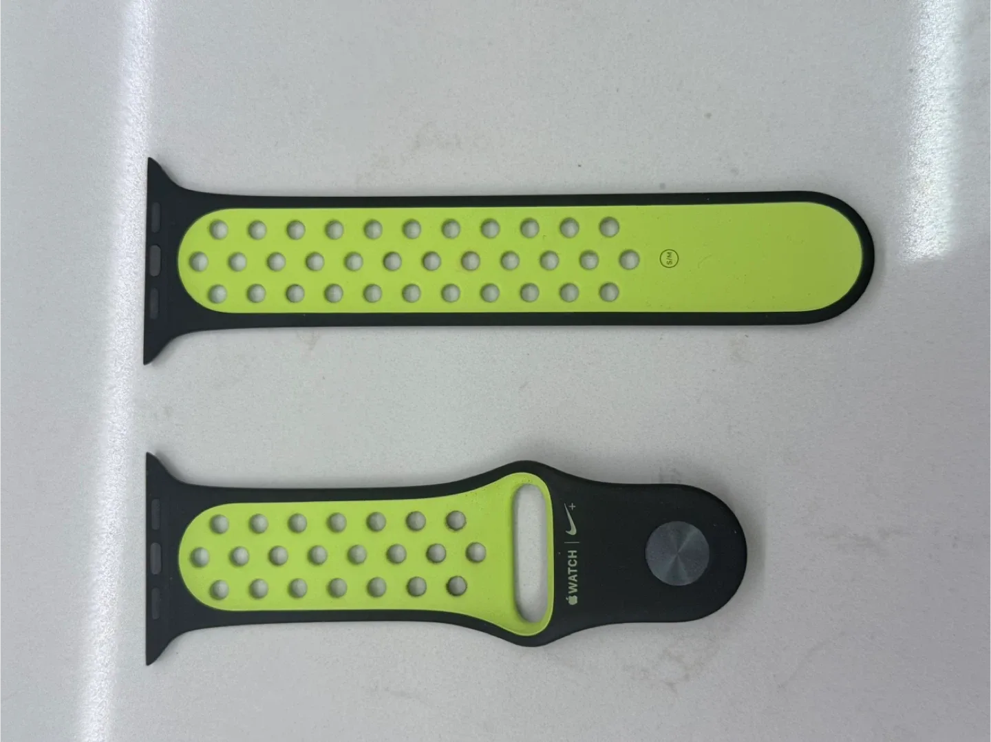 Apple Watch Band - Black/Volt Nike Sport Band image indicator(3)