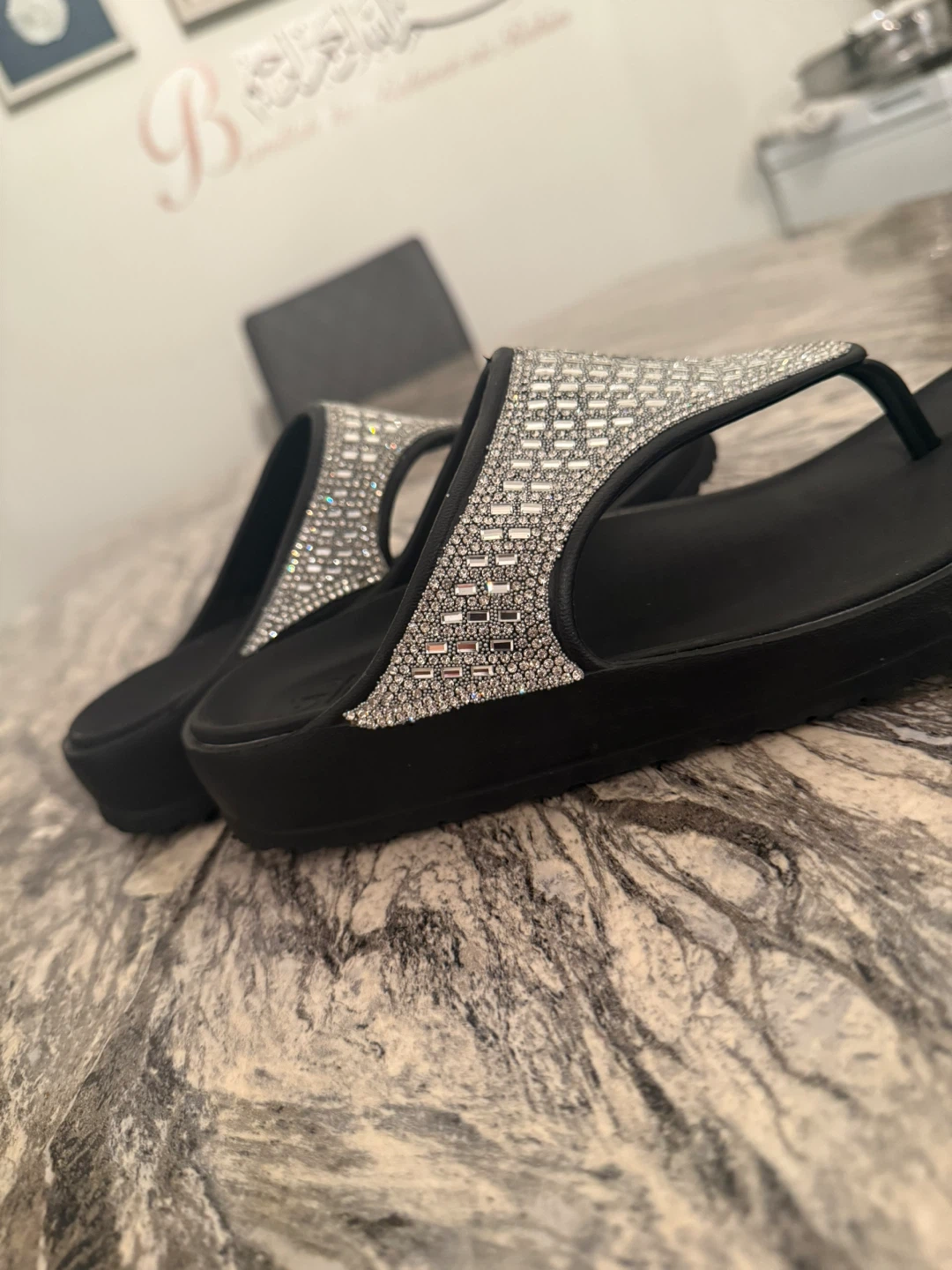Skechers Luxe Foam Flip Flops - Size 7