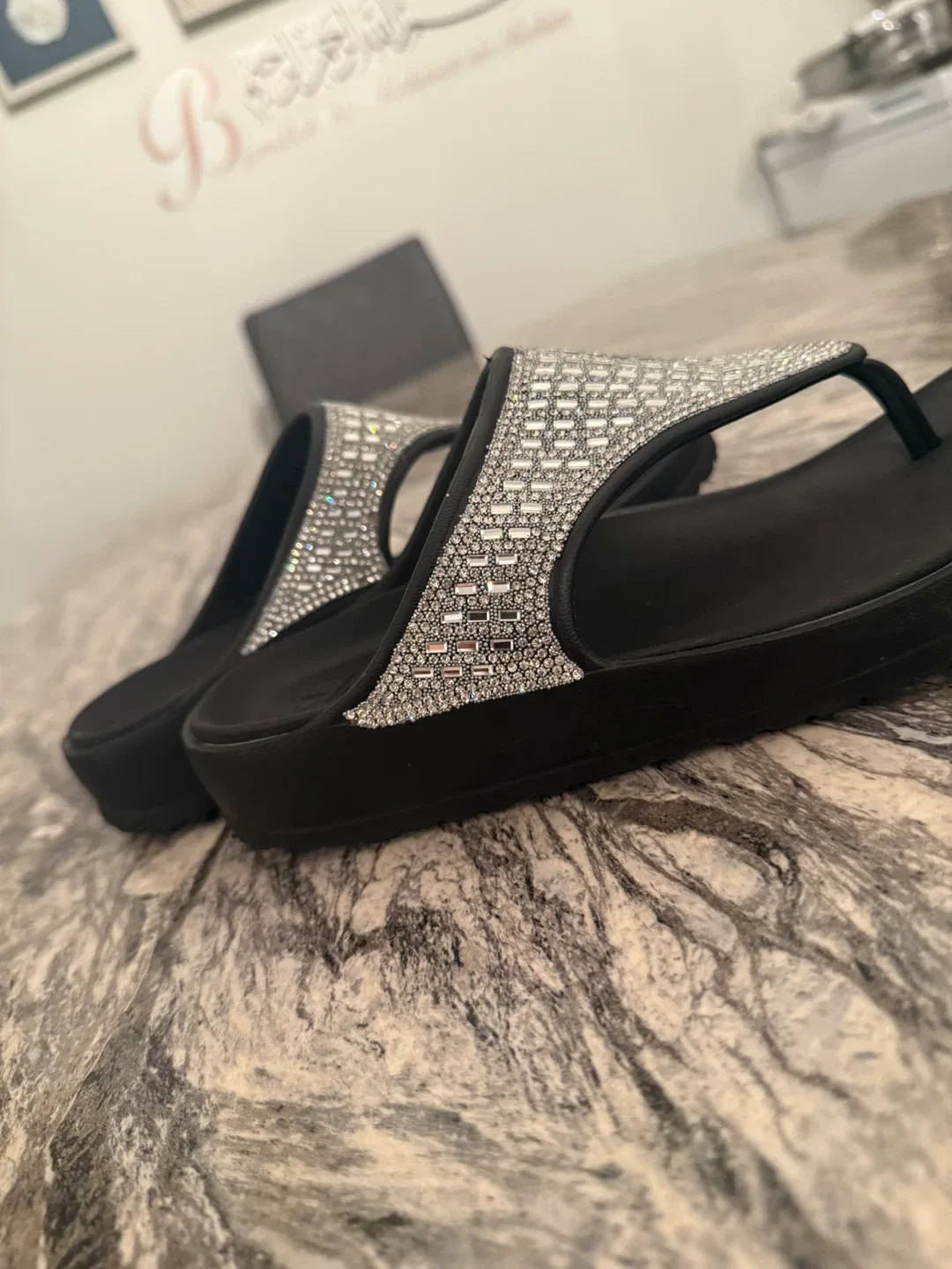 Skechers Luxe Foam Flip Flops - Size 7 thumbnail