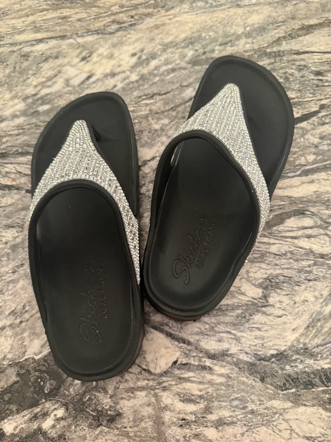 Skechers Luxe Foam Flip Flops - Size 7 image indicator(2)