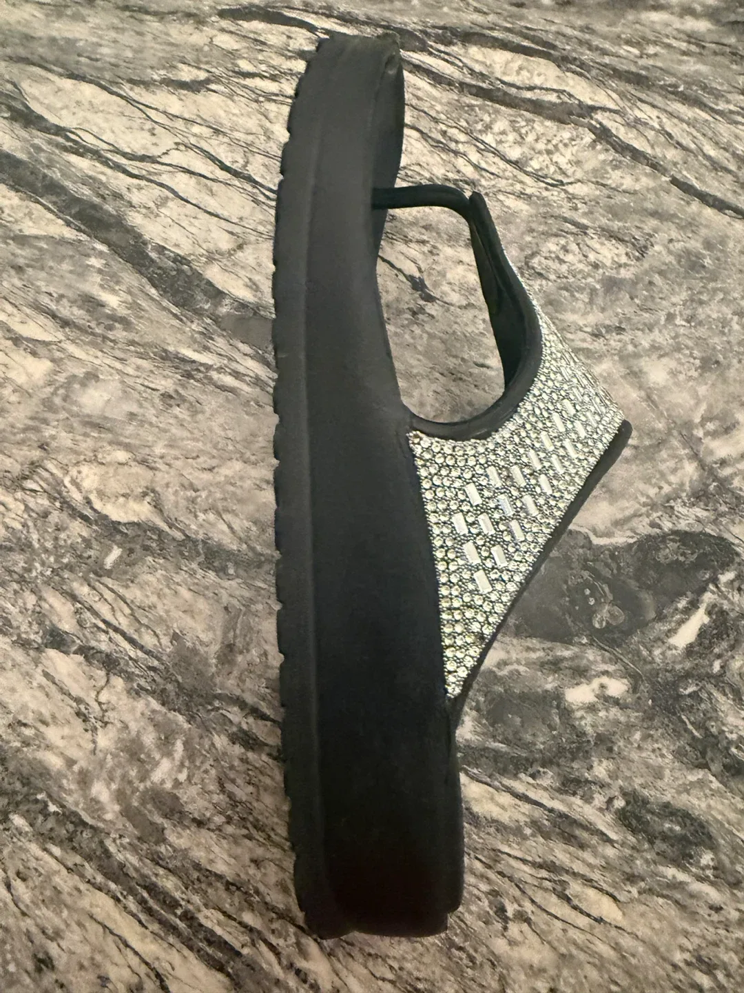 Skechers Luxe Foam Flip Flops - Size 7 image indicator(3)