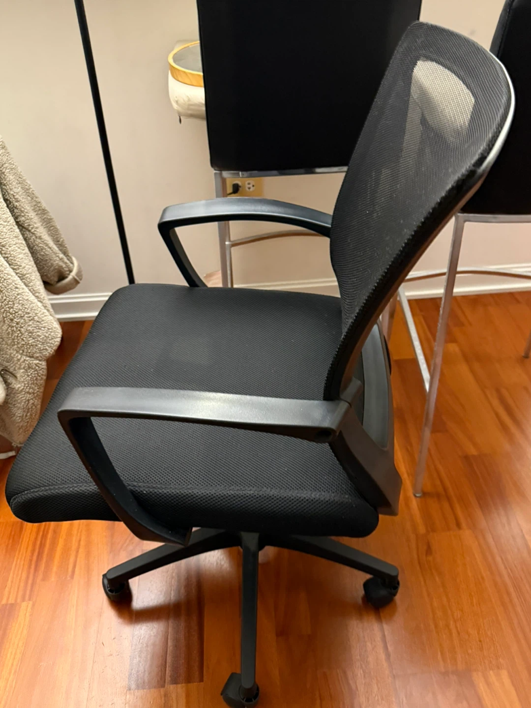 Black Mesh Office Chair - photo 3