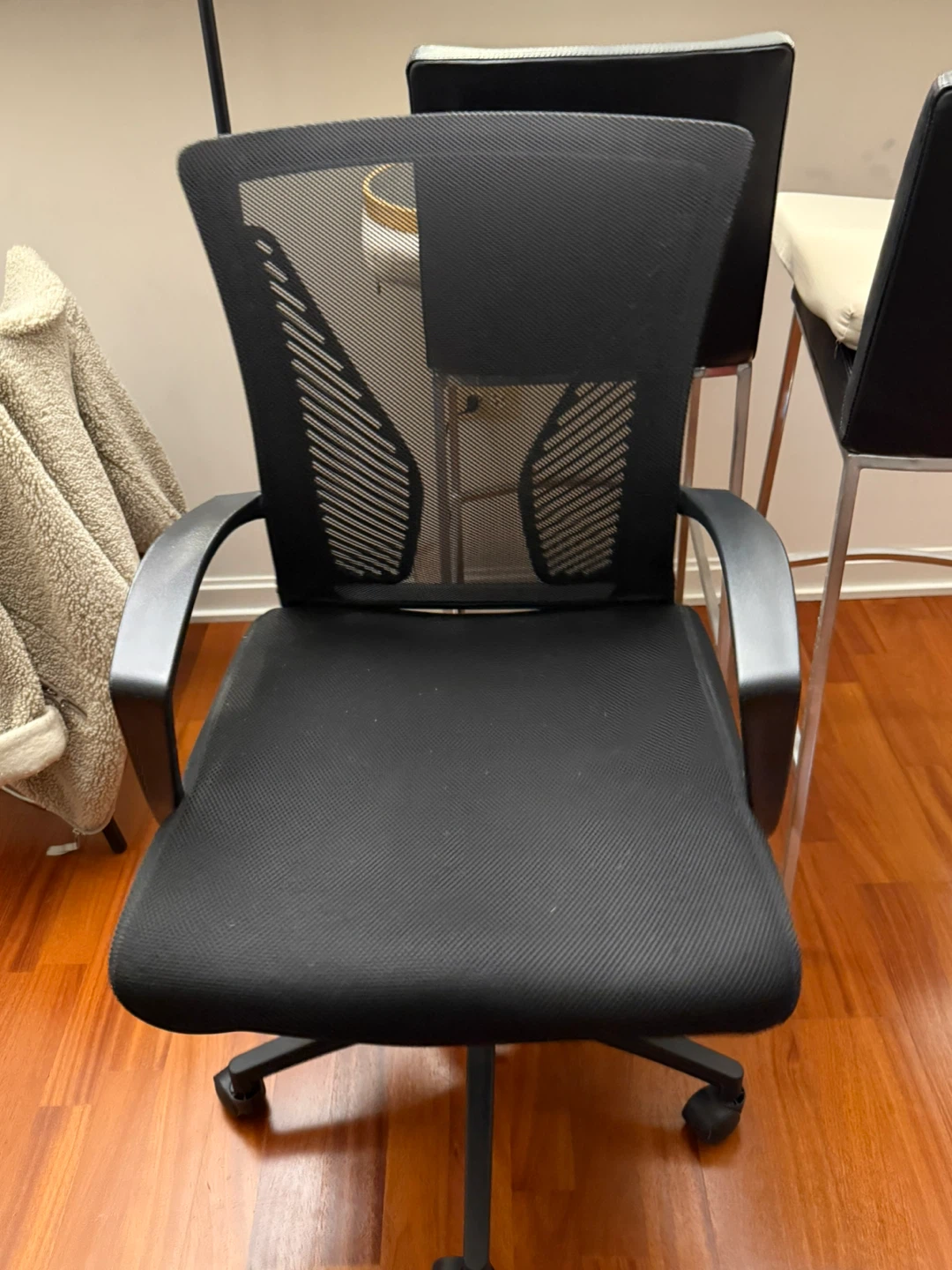 Black Mesh Office Chair - photo 2