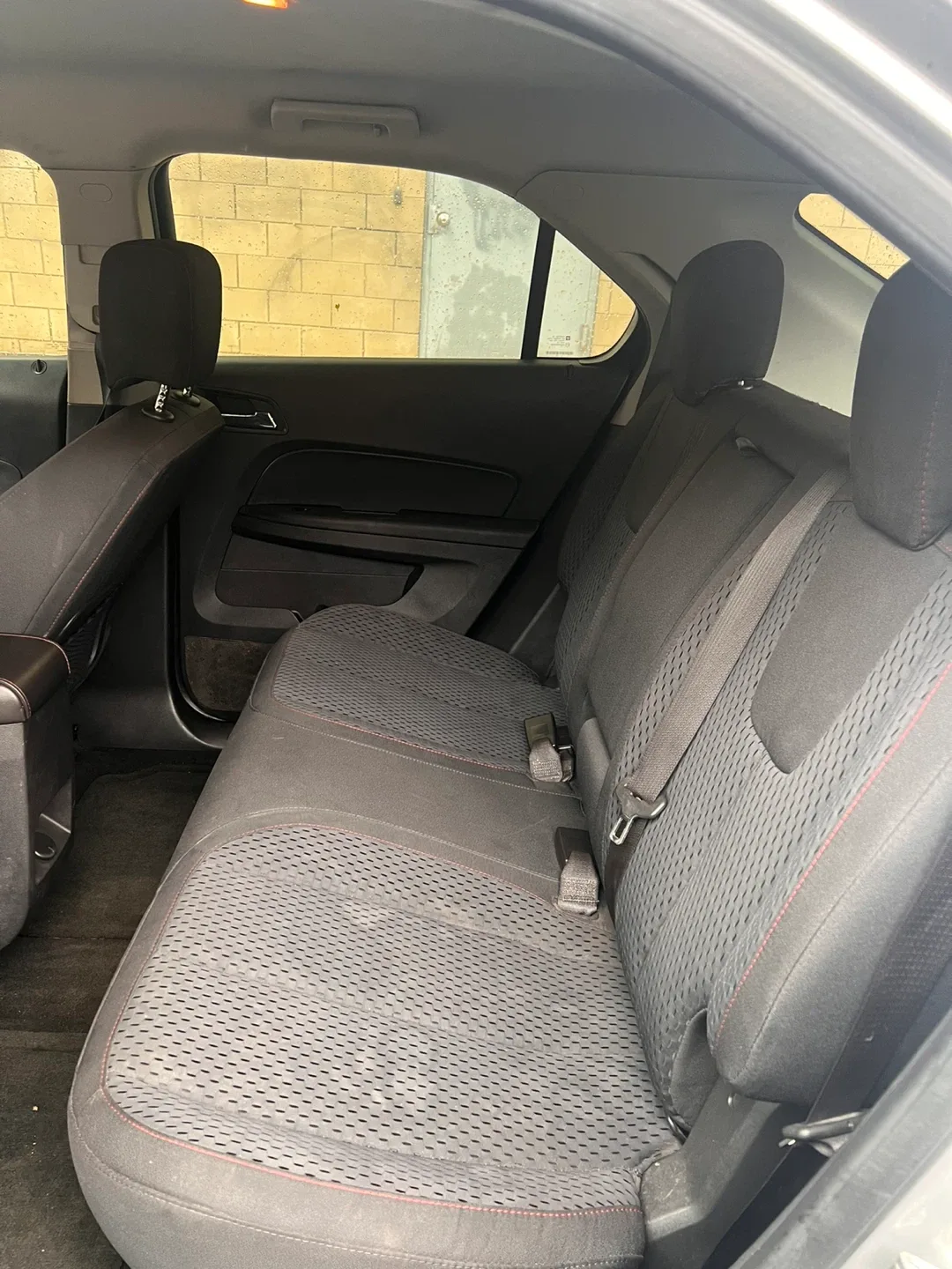 Silver Chevrolet Equinox SUV image indicator(7)