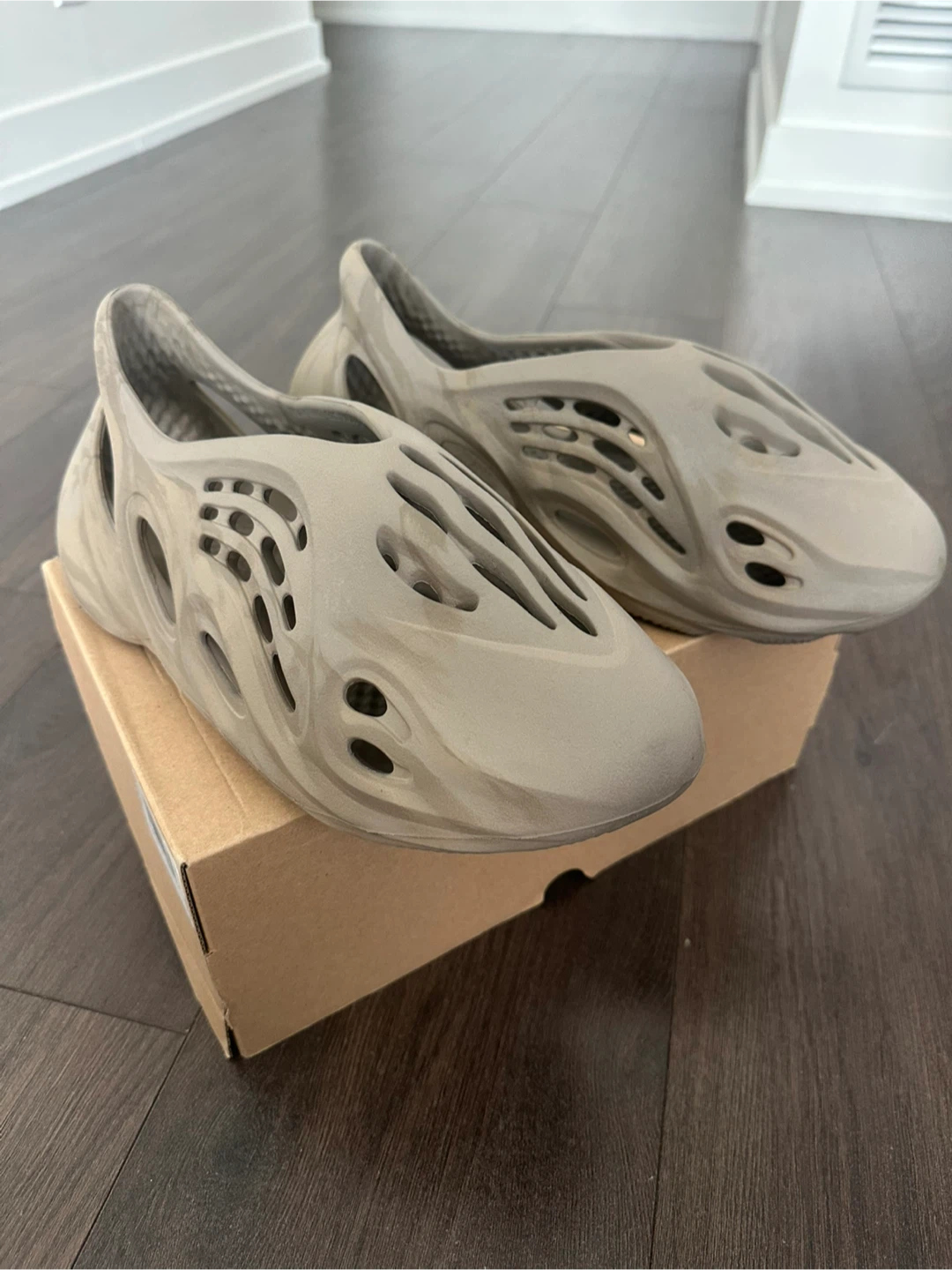 Adidas Yeezy Foam RNNR, Size 9 - photo 4