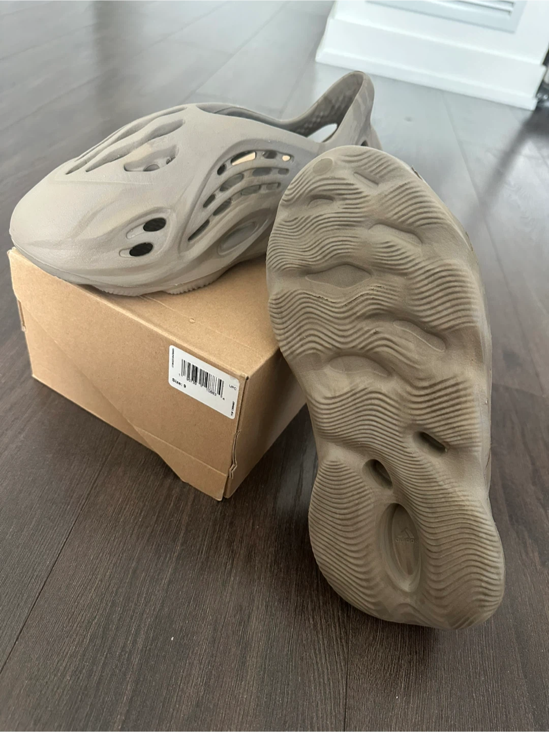 Adidas Yeezy Foam RNNR, Size 9 - photo 3