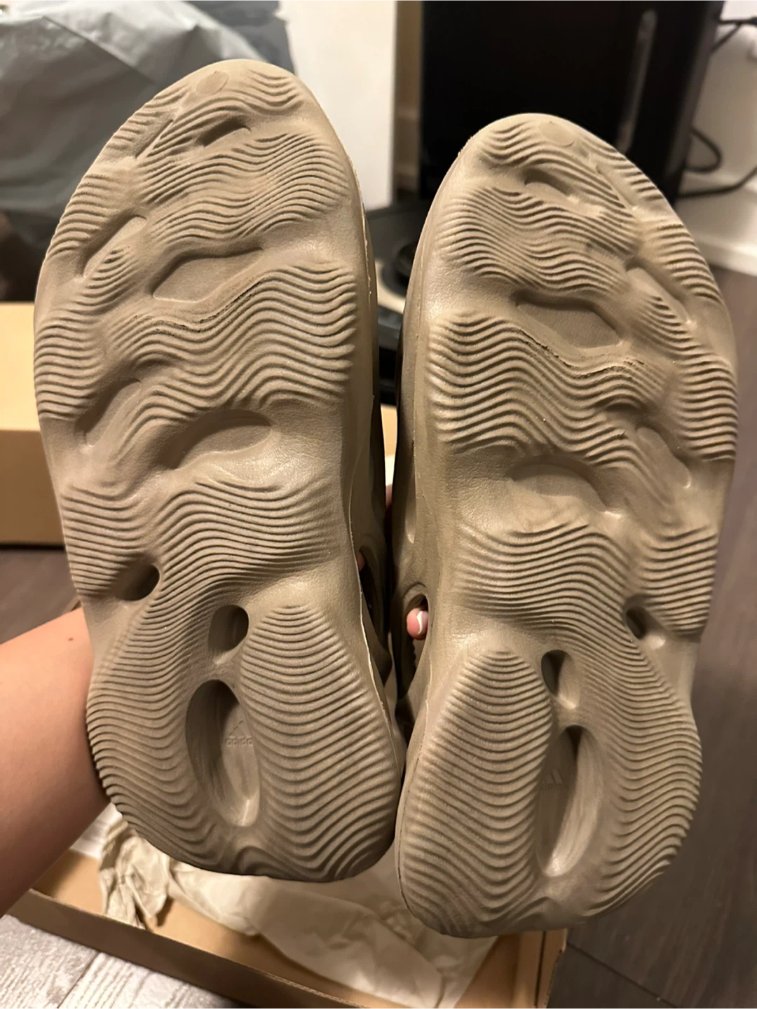 Adidas Yeezy Foam RNNR, Size 9 - photo 5