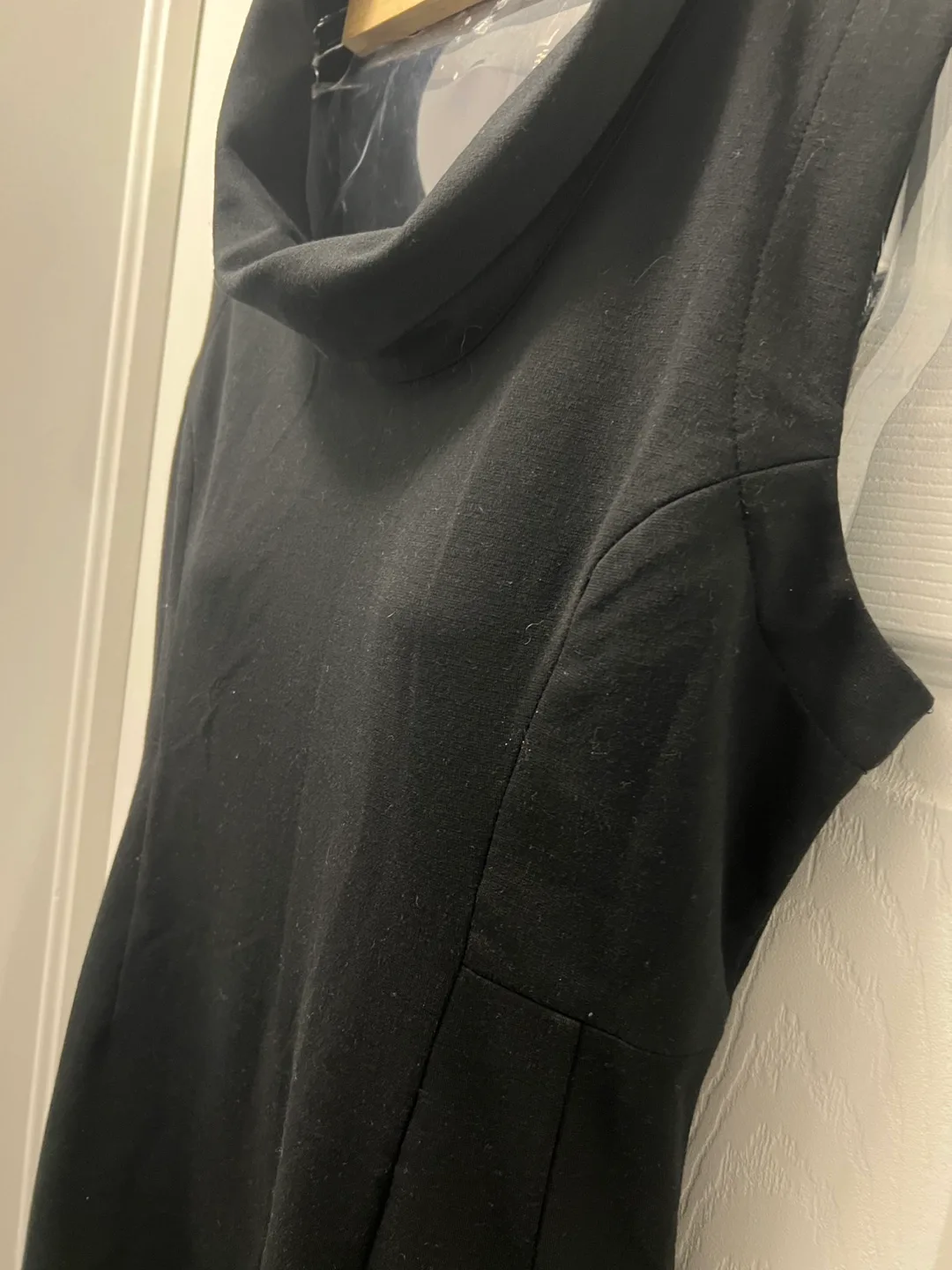 Pure Alfred sung Black Sleeveless Dress image indicator(2)