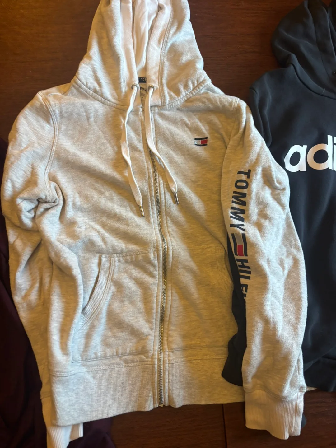 7 women’s hoodies for $30 for all  Size xs- small image indicator(6)