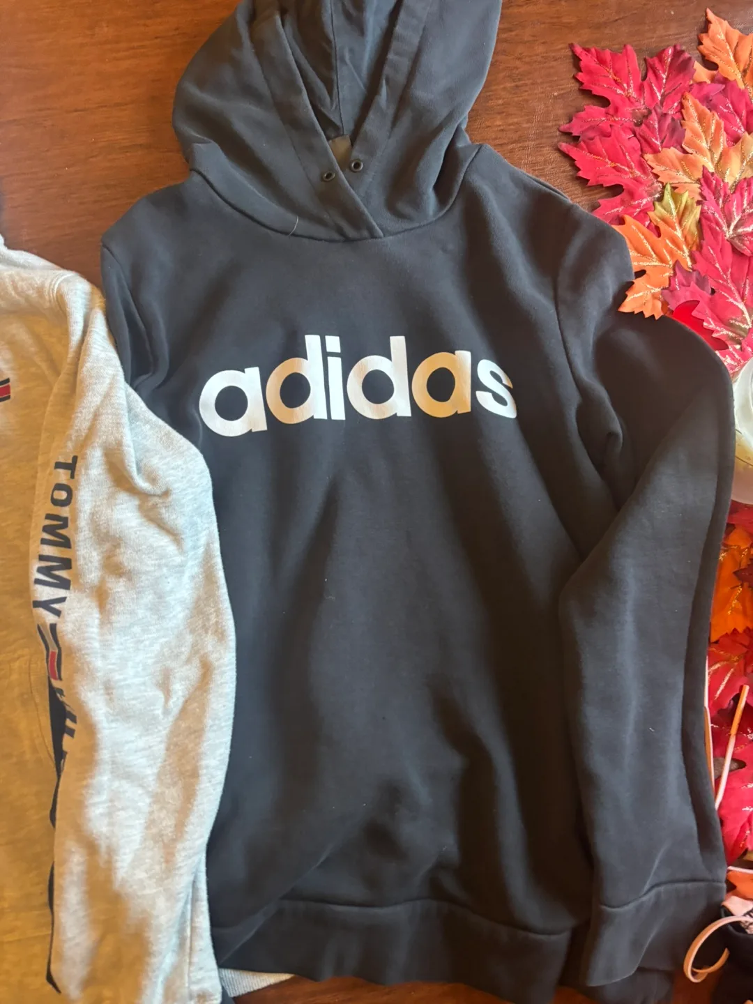 7 women’s hoodies for $30 for all  Size xs- small image indicator(9)