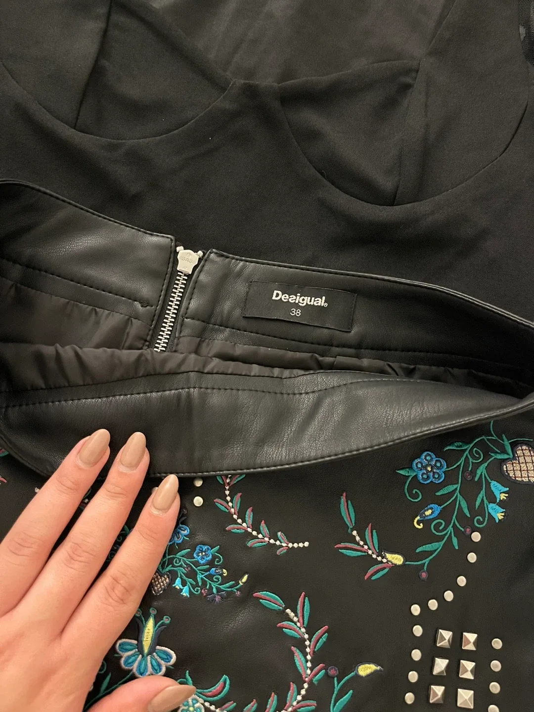 Boohoo & Desigual Black Outfit - New image indicator(2)