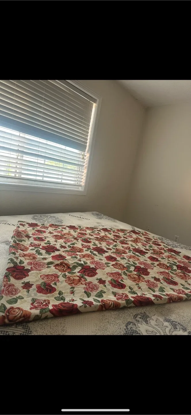 Floral Patterned Bedspread image indicator(2)