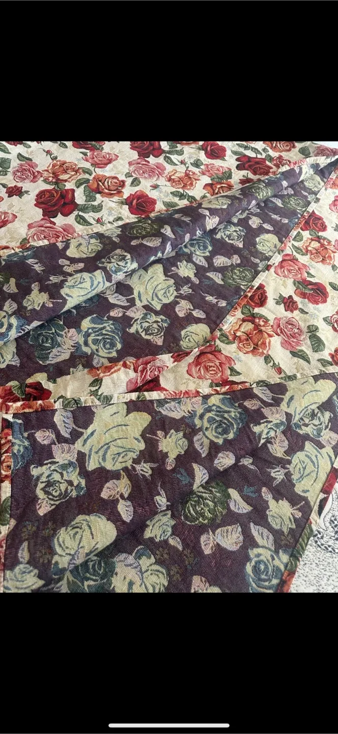 Floral Patterned Bedspread image indicator(3)