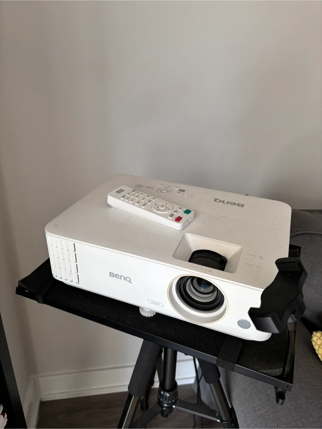 Projector with Klvied Tripod Stand image indicator(2)