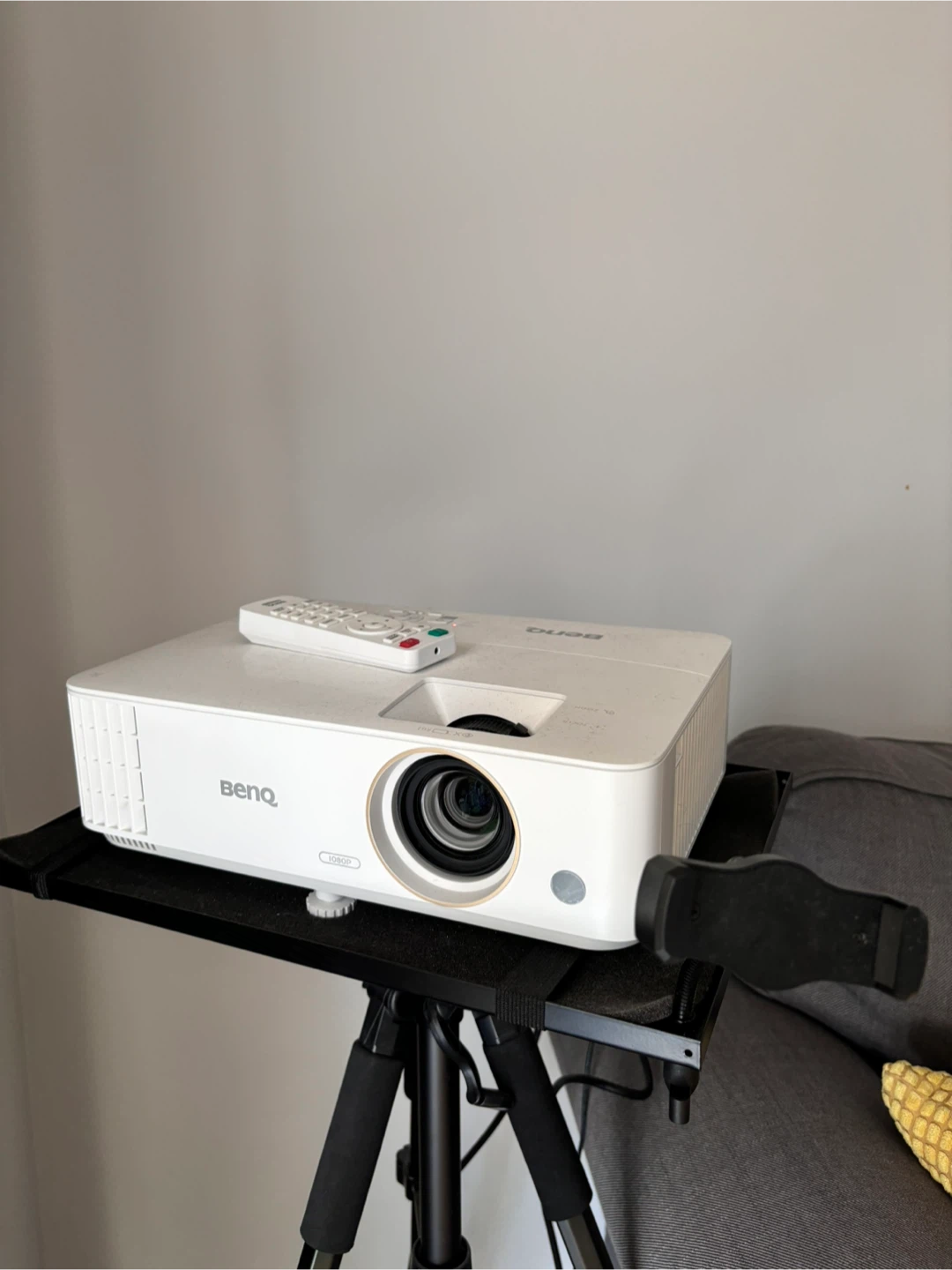 Projector with Klvied Tripod Stand