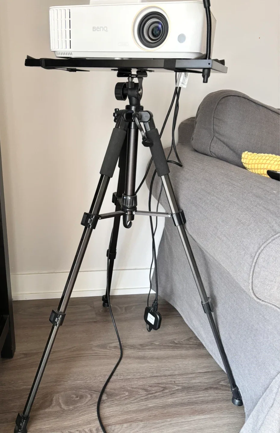 Projector with Klvied Tripod Stand image indicator(3)