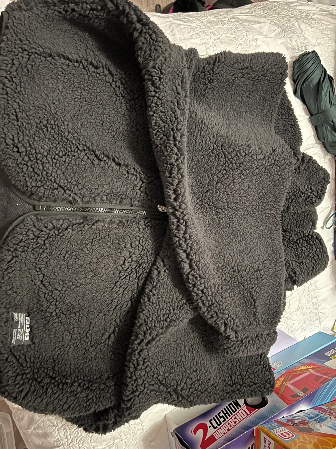 BDG Urban Outfitters Black Fleece Jacket - Size M image indicator(4)