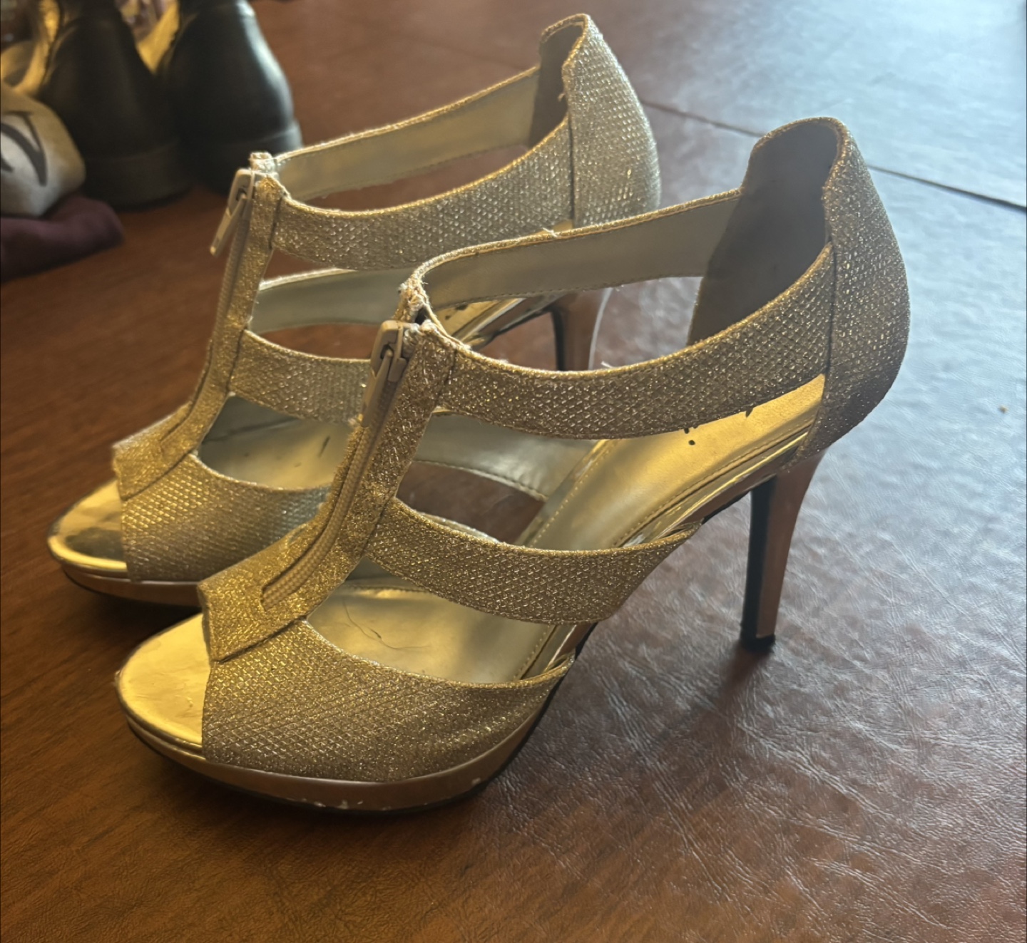 ZM Silver Heels - Size 7 - photo 3