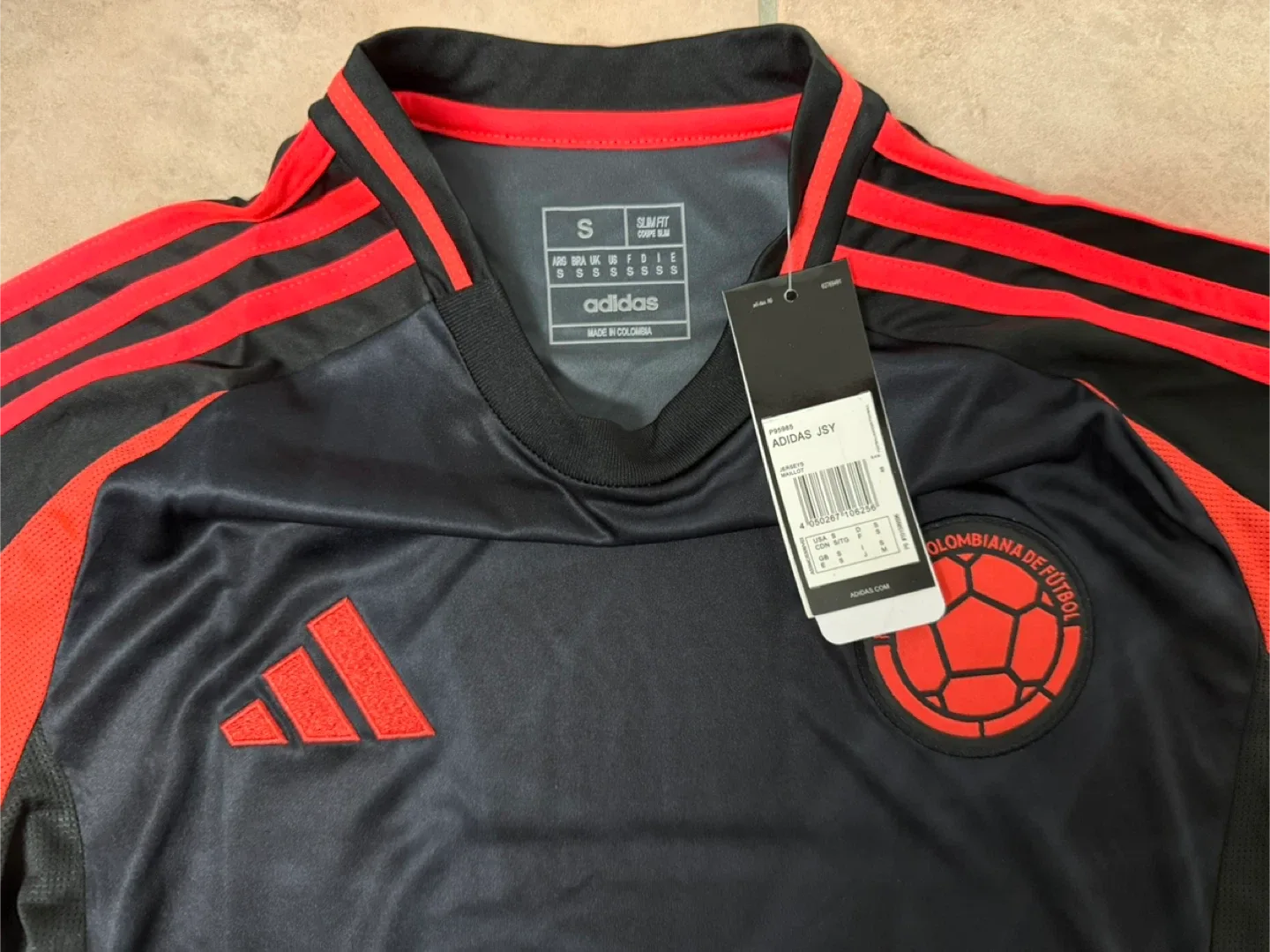 Colombia away jersey image indicator(2)