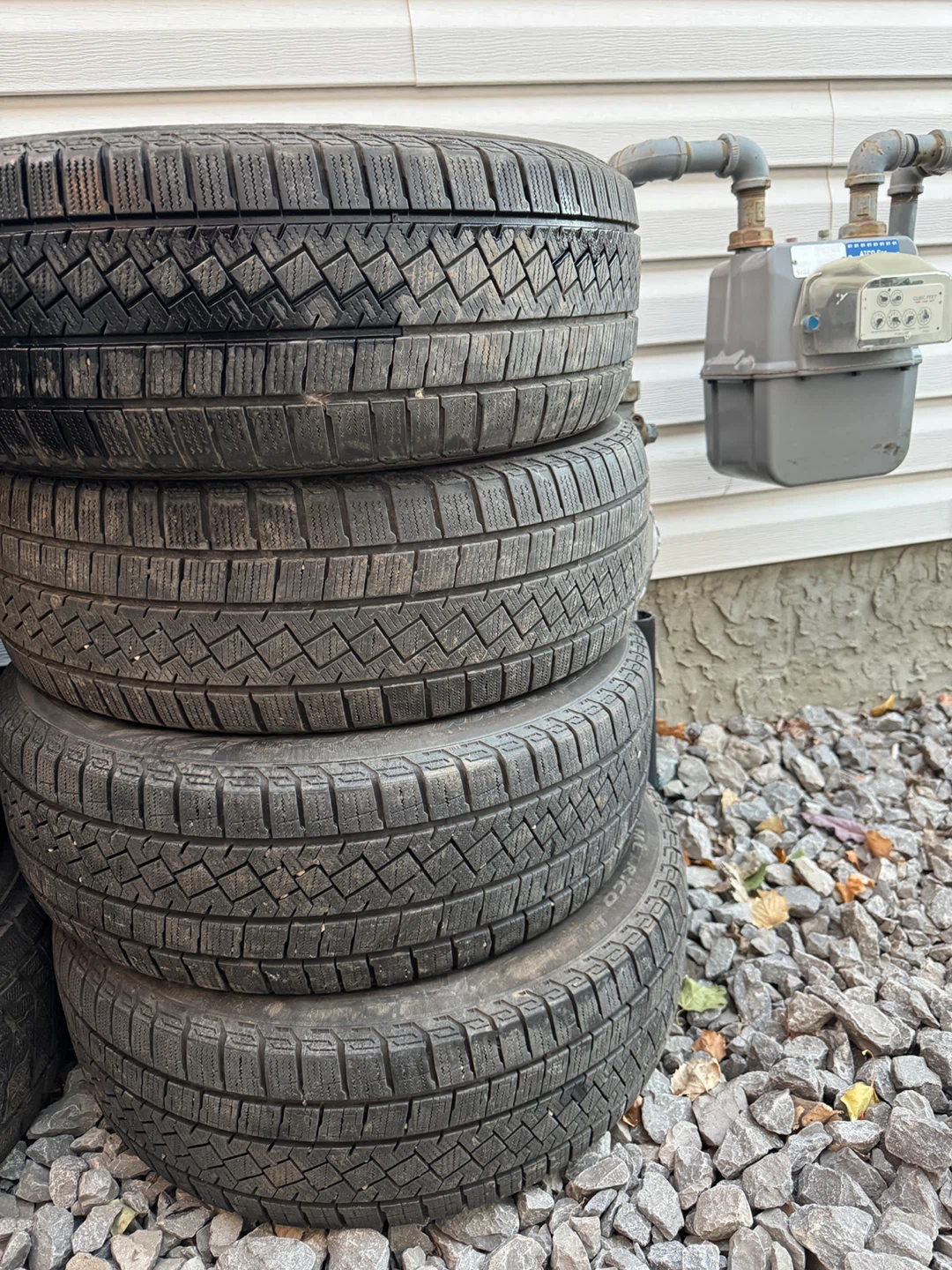 Pirelli Ice Zero FR winter Tires - 225/60R16