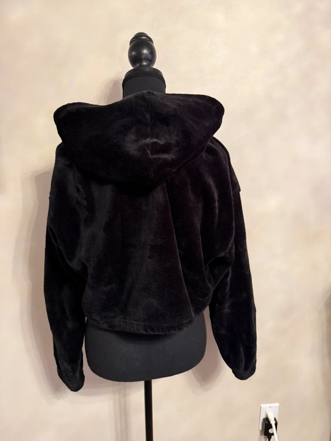 SWS Active Black Hoodie image indicator(2)